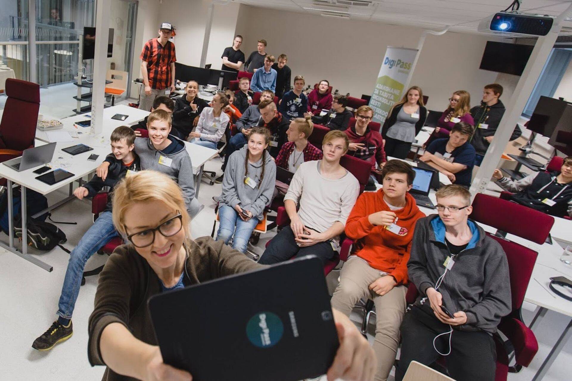 Pirje Jürgens koolitamas kutsekoolinoori programmis Samsung Digi Pass