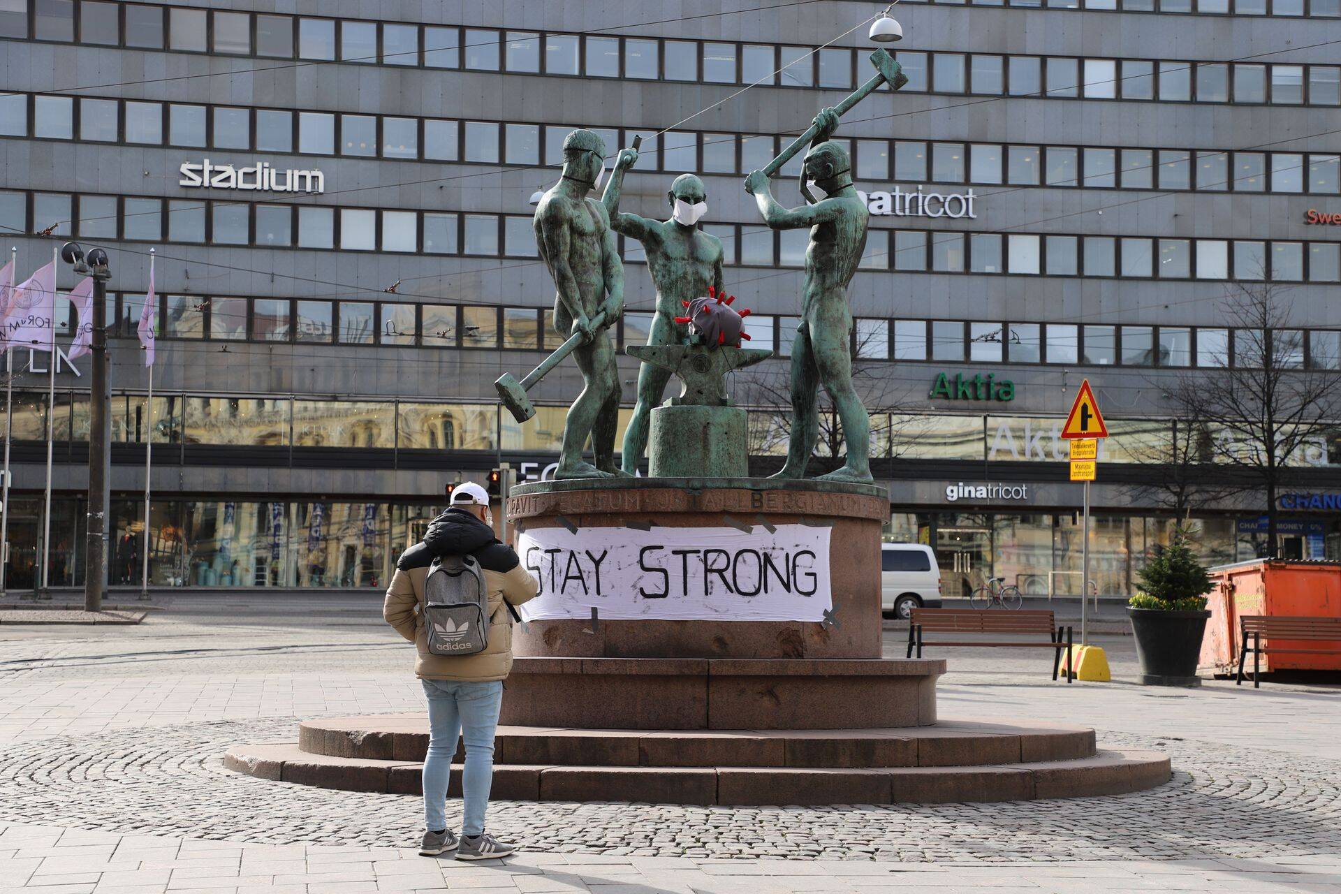 Koroonapiirangud panid soomlased teenuste asemel rohkem füüsilisi kaupu ostma.