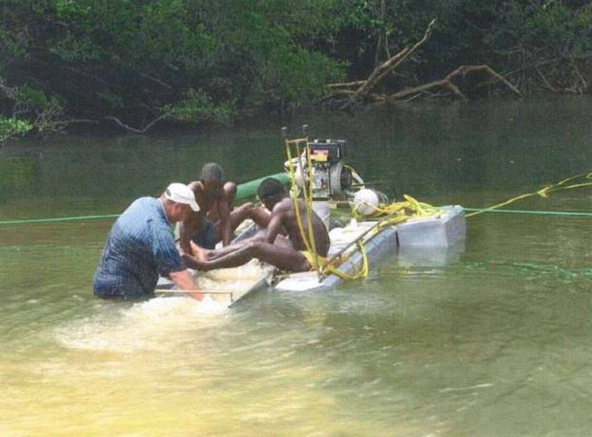 Foto väidetavalt teostatud uurimistöödest Sierra Leone kaevanduses. See foto pärineb projekti tutvustavatest materjalidest.