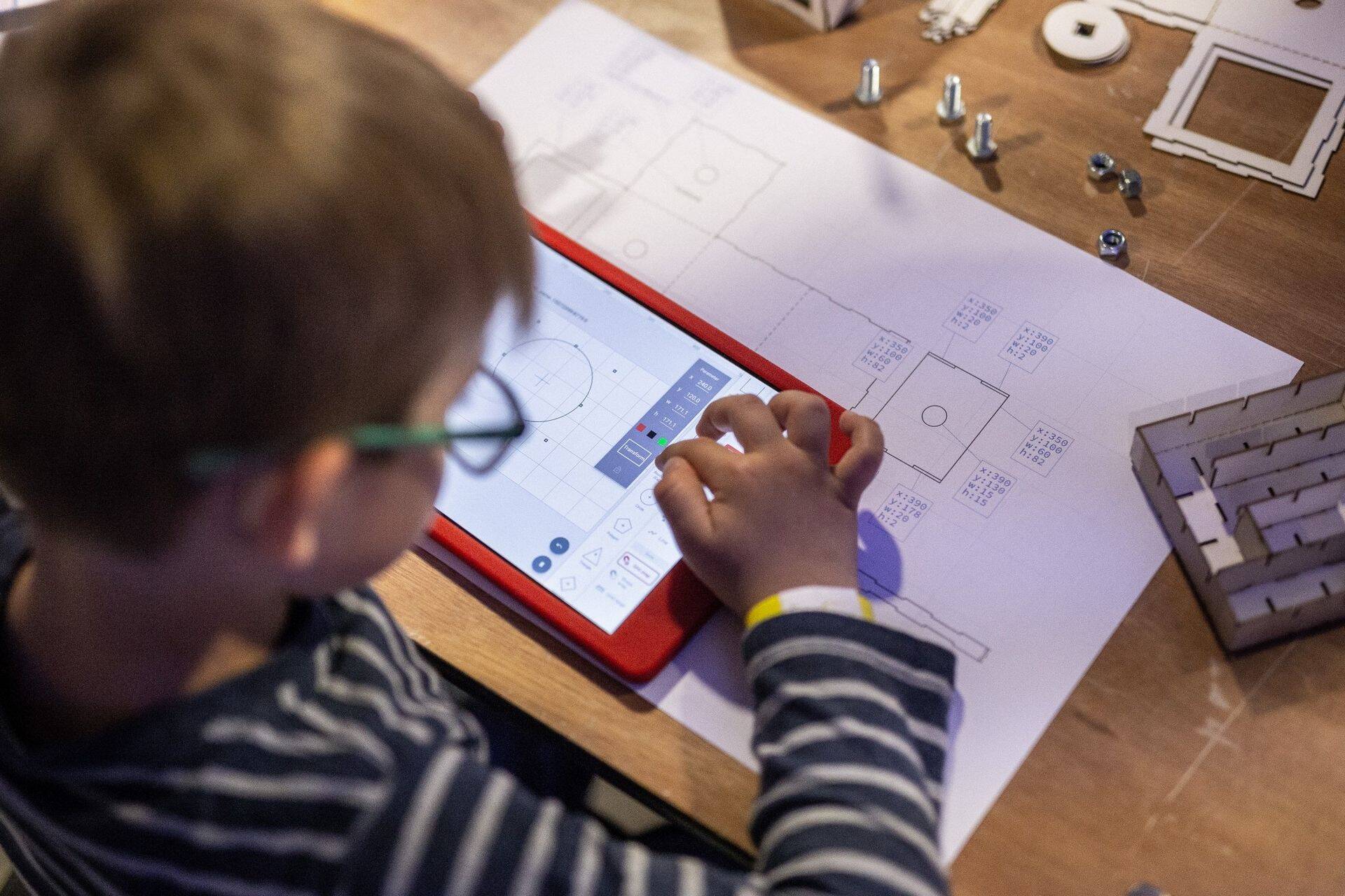 Programmeerimisnädala õpitoad aitavad tekitada huvi teaduse, tehnoloogia ja matemaatika vastu.