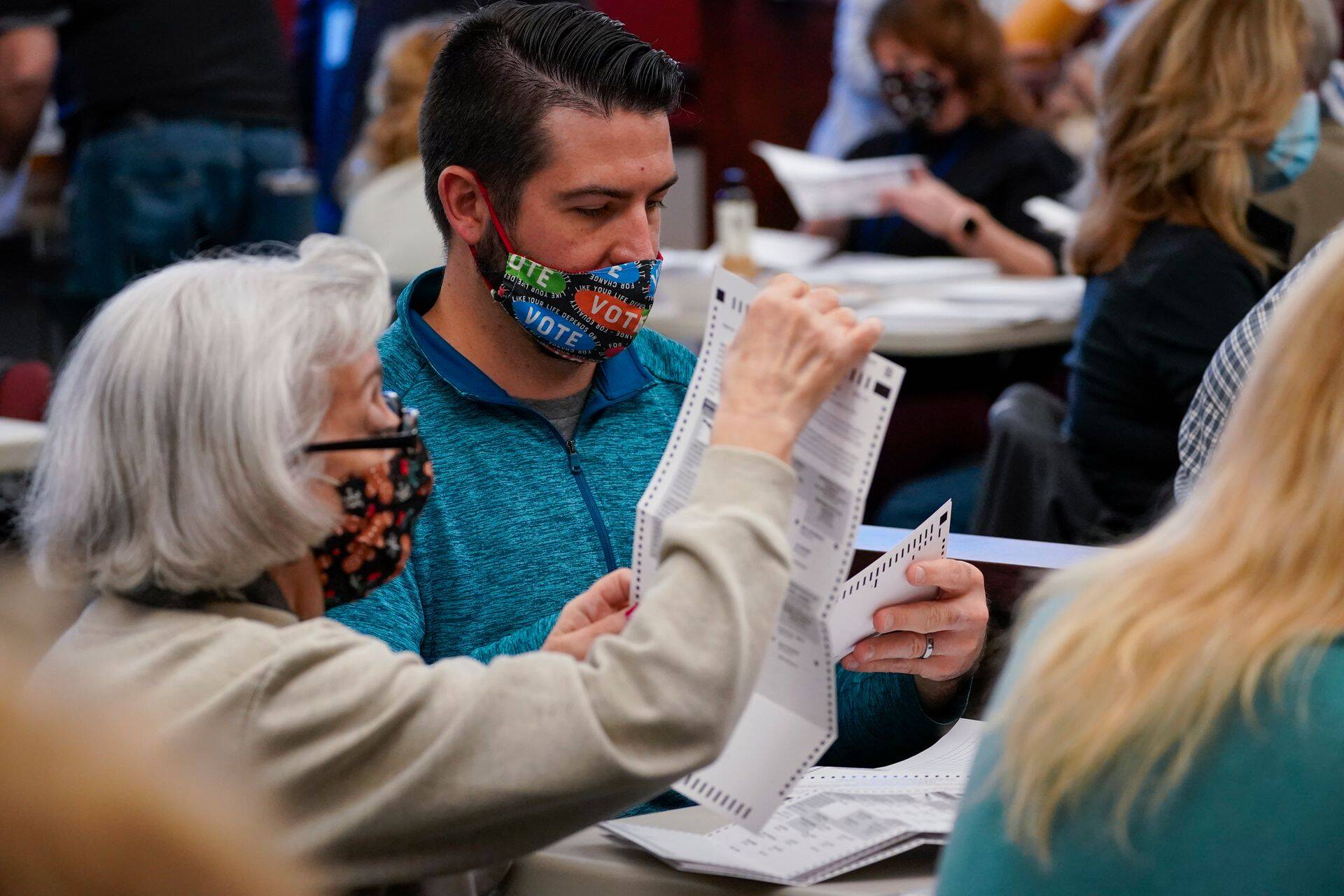 Mitmes USA osariigis on valimistulemuste lugemine veel pooleni.