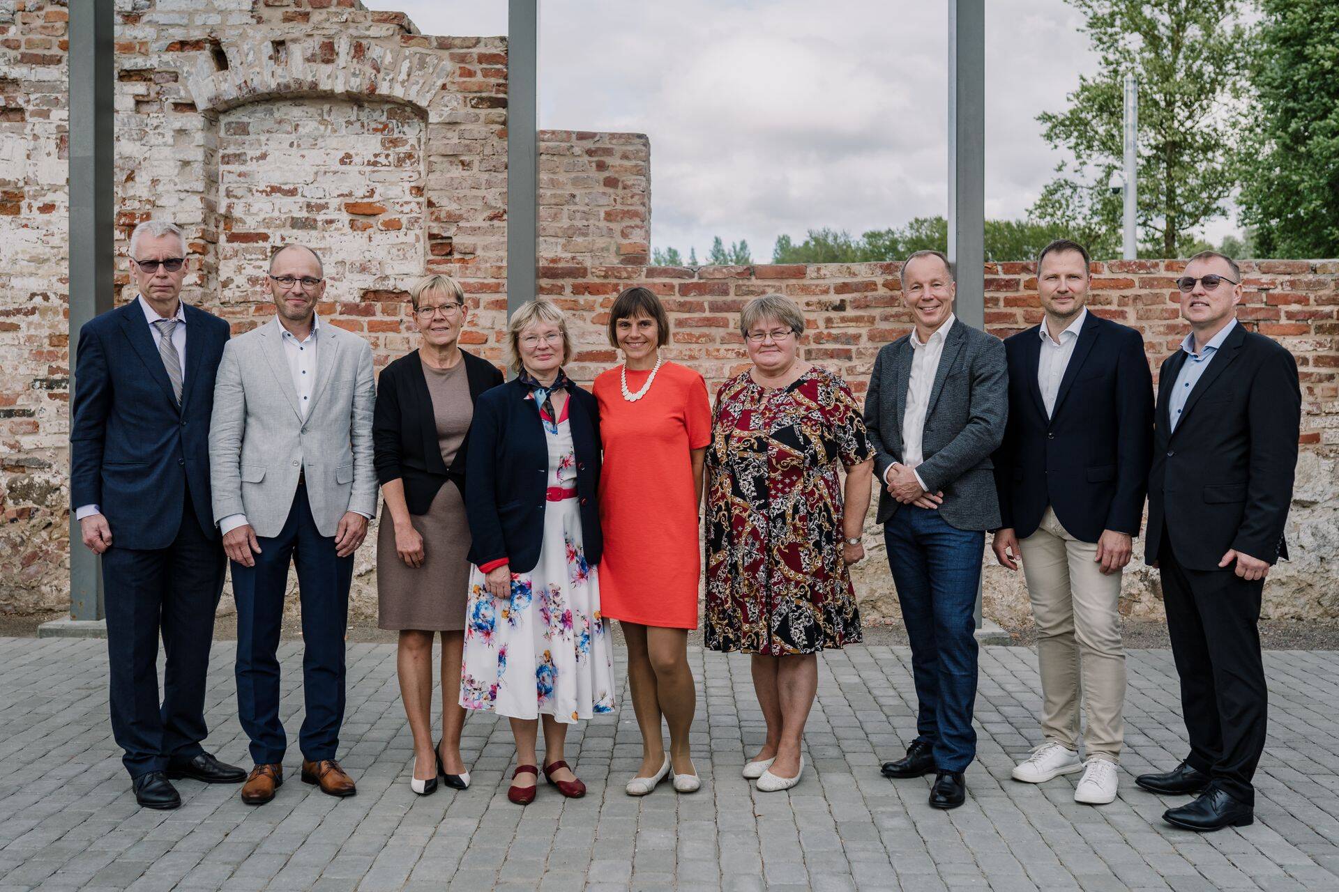 Vasakult: dr Toomas Kariis, kaasprof Tanel Laisaar, prof Tuuli Metsvaht, prof Pille Taba, prof Kristiina Rull, kaasprof Pilvi Ilves, dr Marko Murruste, dr Alar Irs, dr Alo Rull.