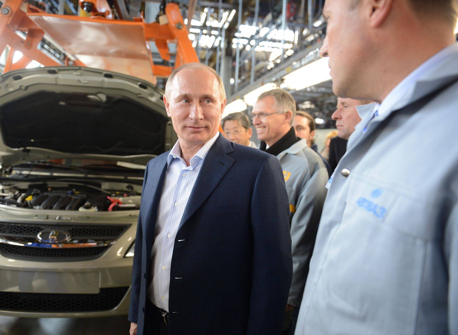 Venemaa president Vladimir Putin Lada tehases.