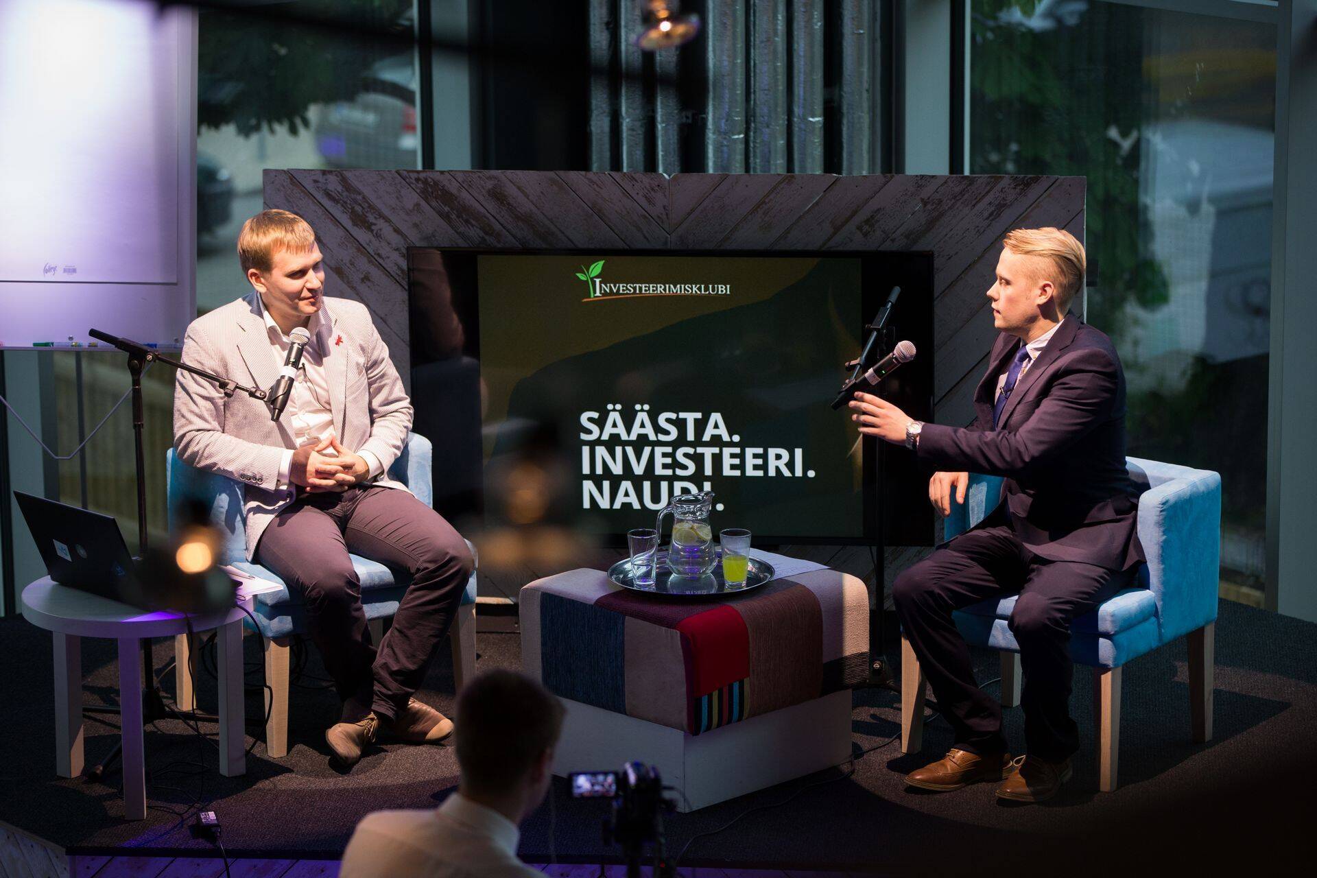 Esmaspäeval esines Tallinnas klubilistele Mikk Talpsepp (vasakul), kellega vestles klubi asutaja Tõnis-Denis Merkuljev.