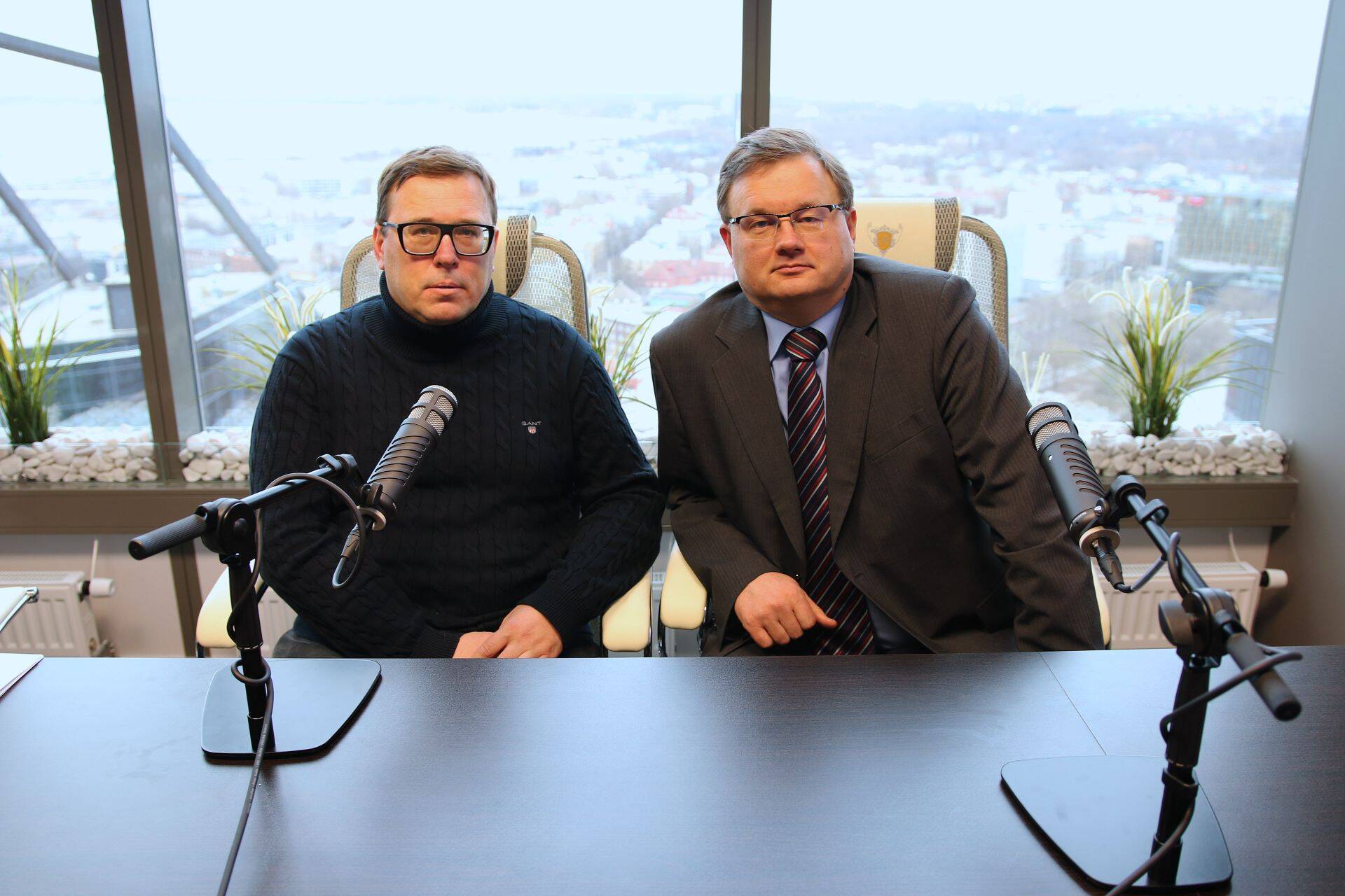 Eesti Omanike Keskliidu juhatuse esimees ja notar Priidu Pärna ning Eesti Kindlustusühistu ÜKS juhatuse liige Tarmo Lääne.