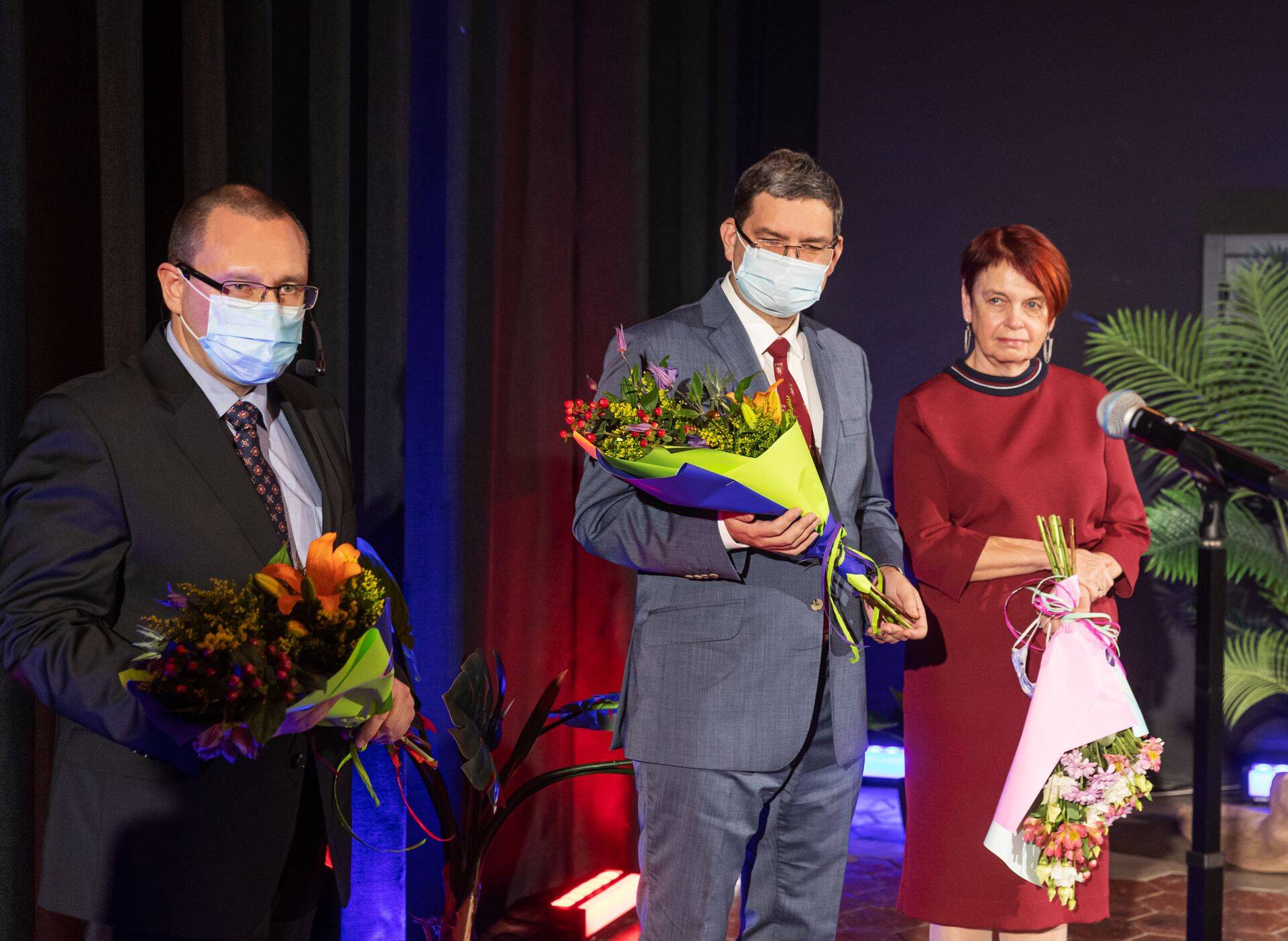 Meditsiinimõjutaja 2020 oli LTKH juht Arkadi Popov, II koht läks professor Irja Lutsarile, III koht läks Kuressaare haigla ülemarstile Edward Laanele.