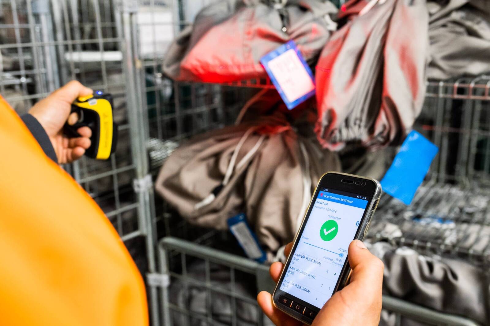 Tööriiete elutsükli digitaalse jälgimise üks etapp.