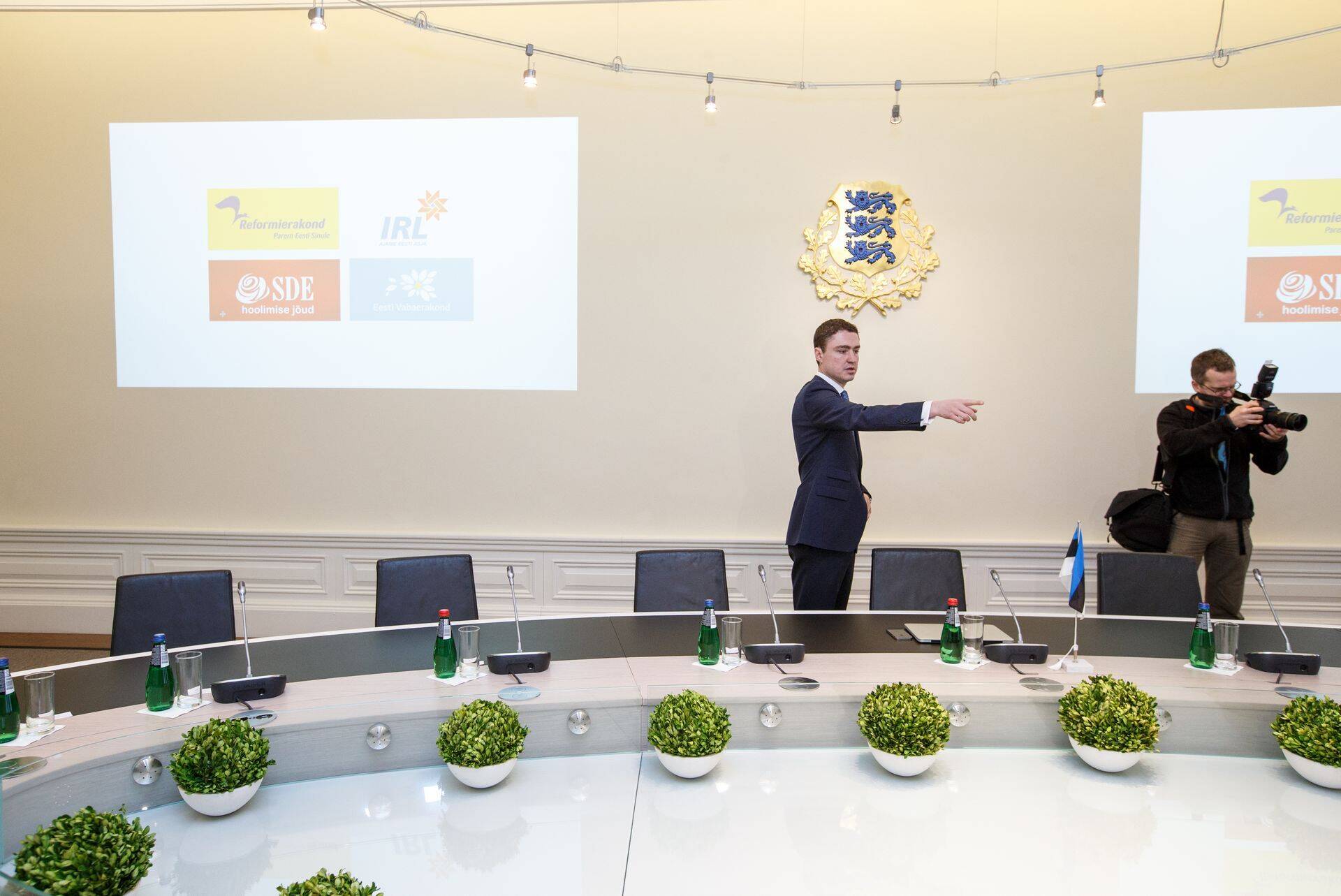 Valitsus otsustas kokku hoida