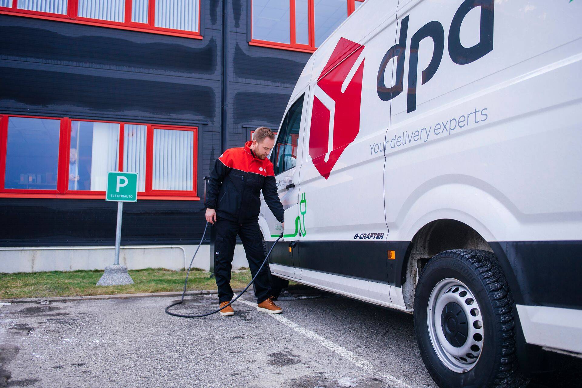 DPD переходит на электромобили, пока не поздно: потом сделать это будет дороже.