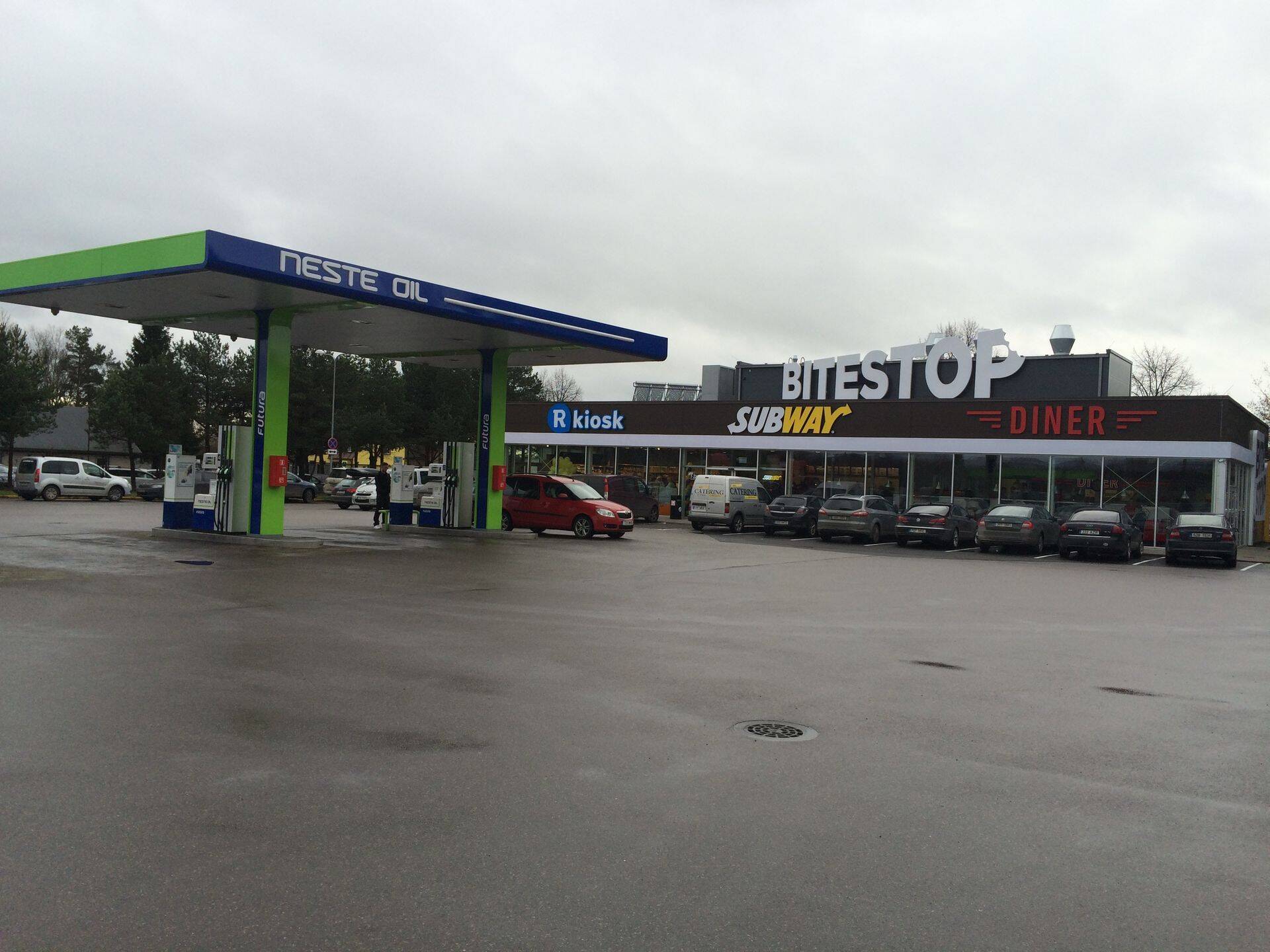 Pärnus Riia maantee Neste tanklas asuv ainulaadne söögikoht ja mugavuskauplus Bitestop