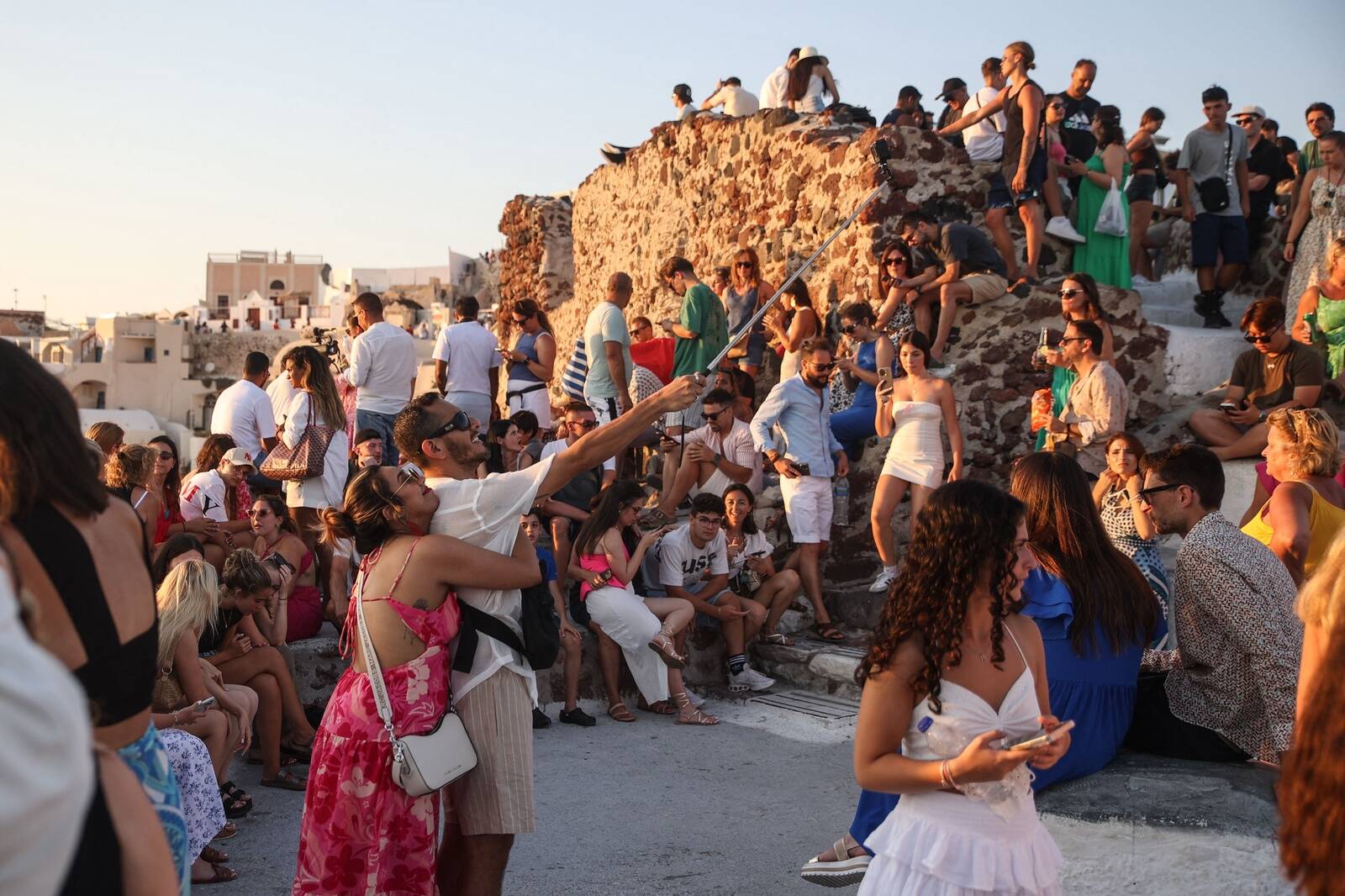 Ka tillukest Santorini saart väisavad enam kui 3 miljonit turisti aastas on kohalikud põhjalikult ära tüüdanud