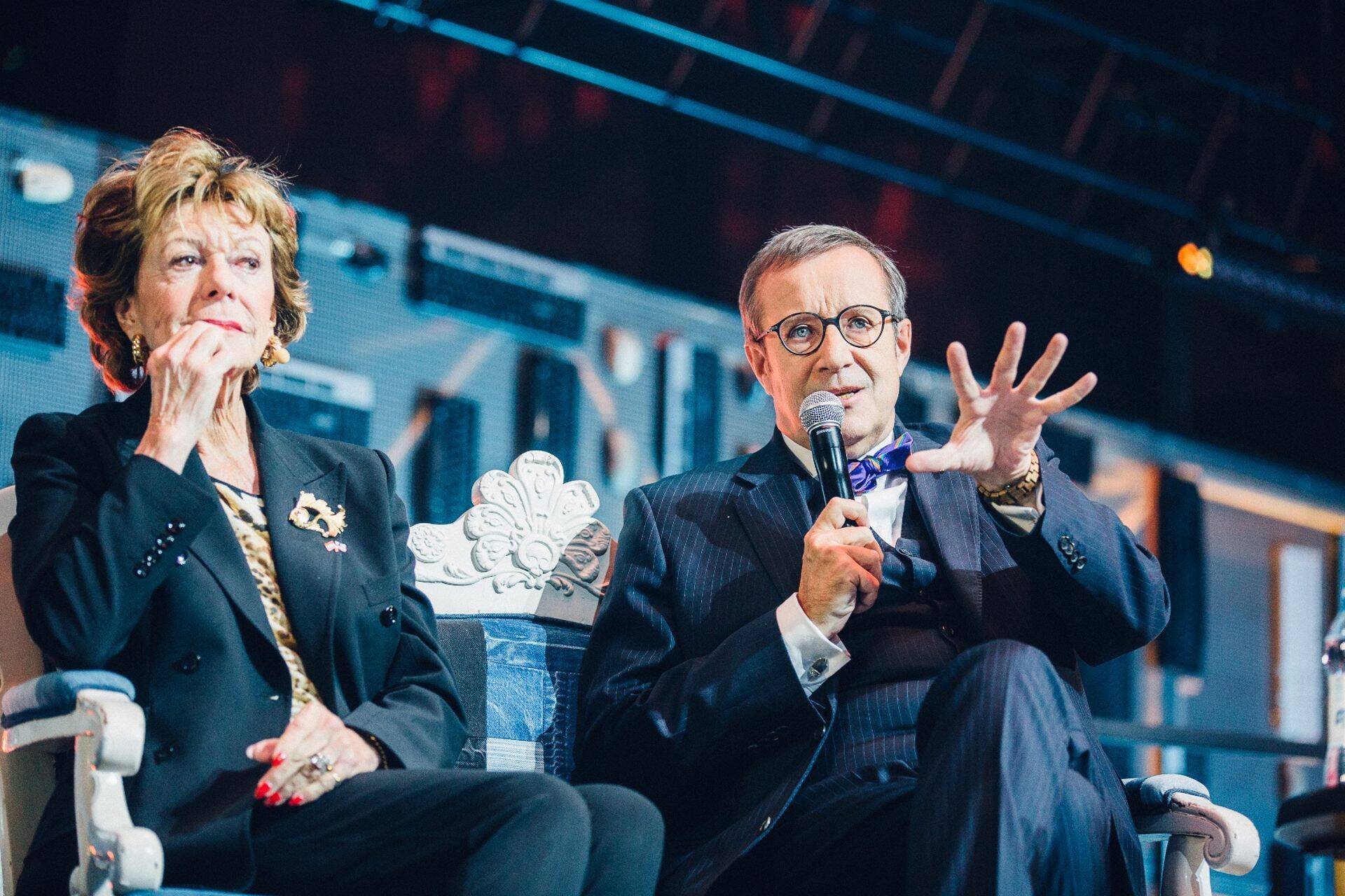 President Ilves arutles Slushil koos endise Euroopa Komisjoni digivoliniku Neelie Kroesiga ühtse digituru tuleviku üle.