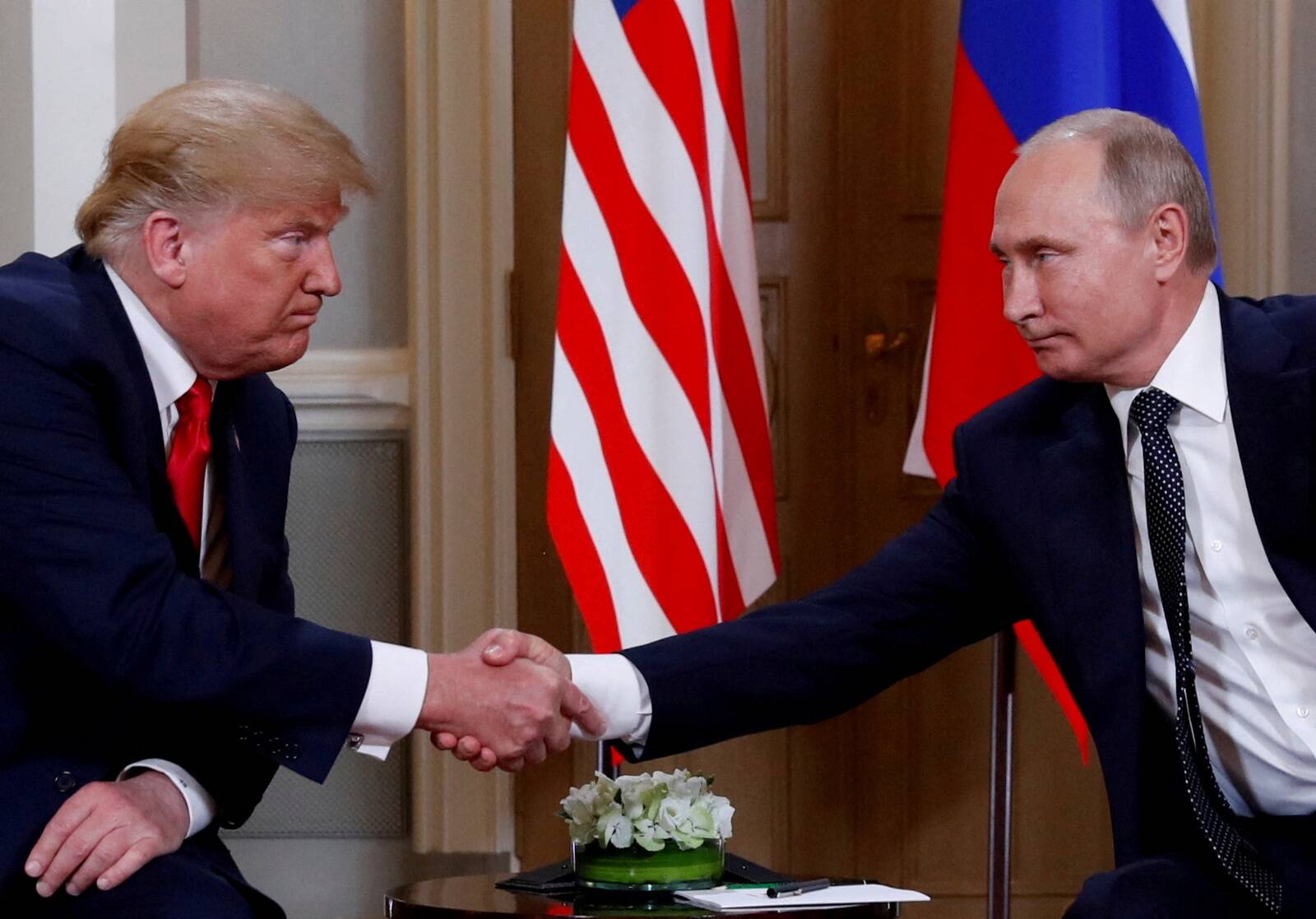 Дональд Трамп и Владимир Путин в 2018 году.