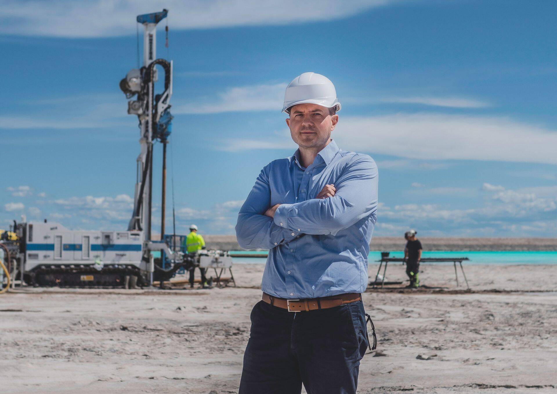 Руководитель R-S OSA Service Алар Салусте на золоотвале Нарвских электростанций.