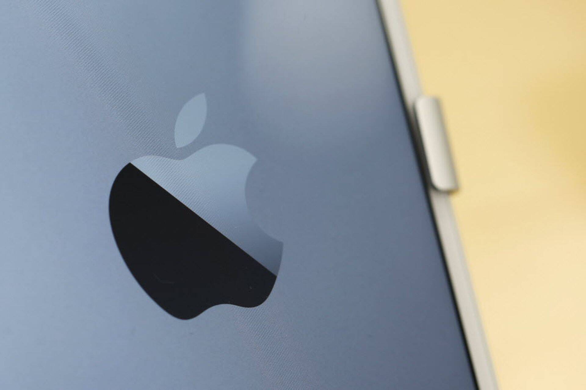 Apple'i logo iPhone6 plusil.
