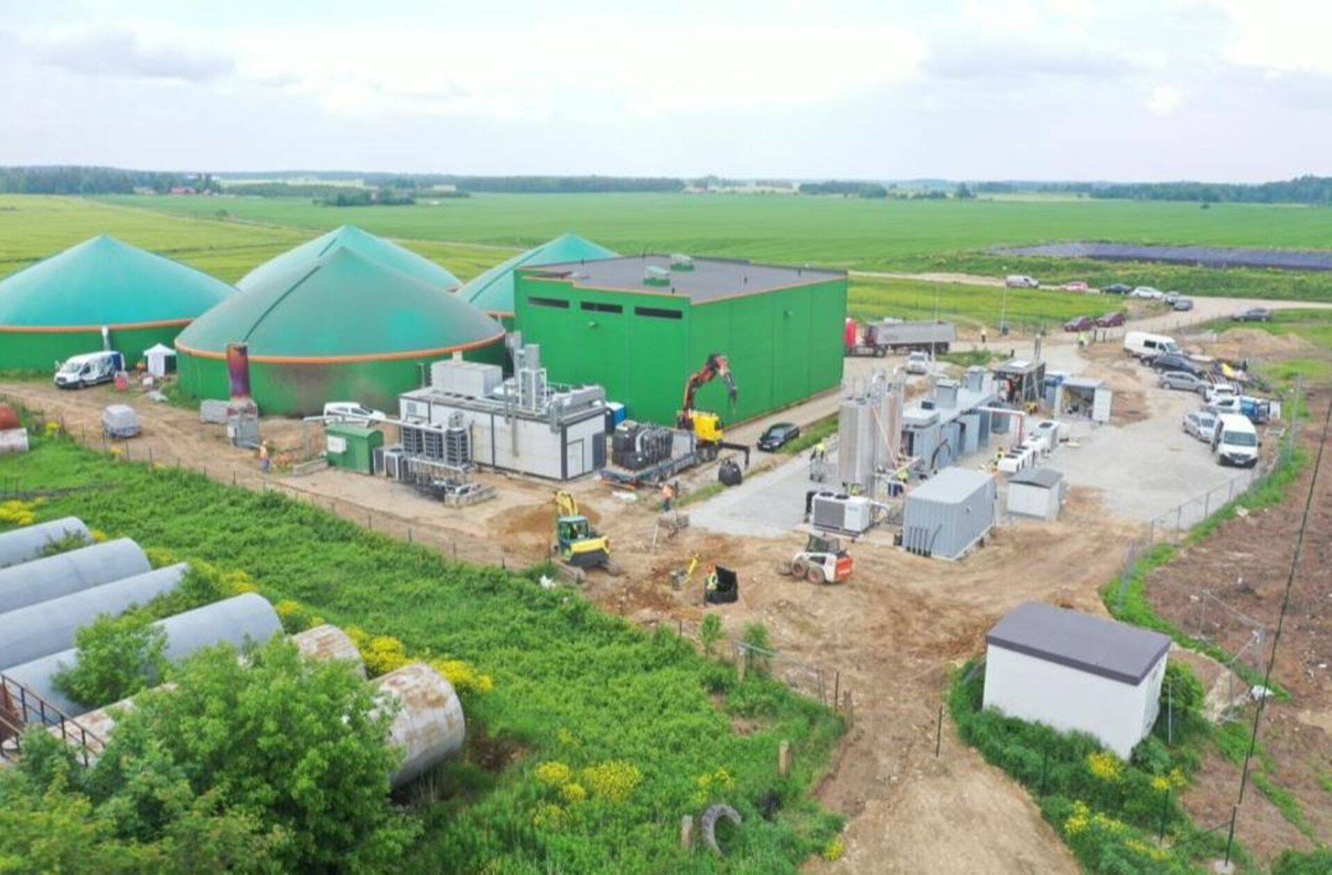 Kodumaise bioressursi kasutamine aitab kaasa energiasõltumatuse tagamisele. Pildil Vinni Biogaasi ehitusplats.