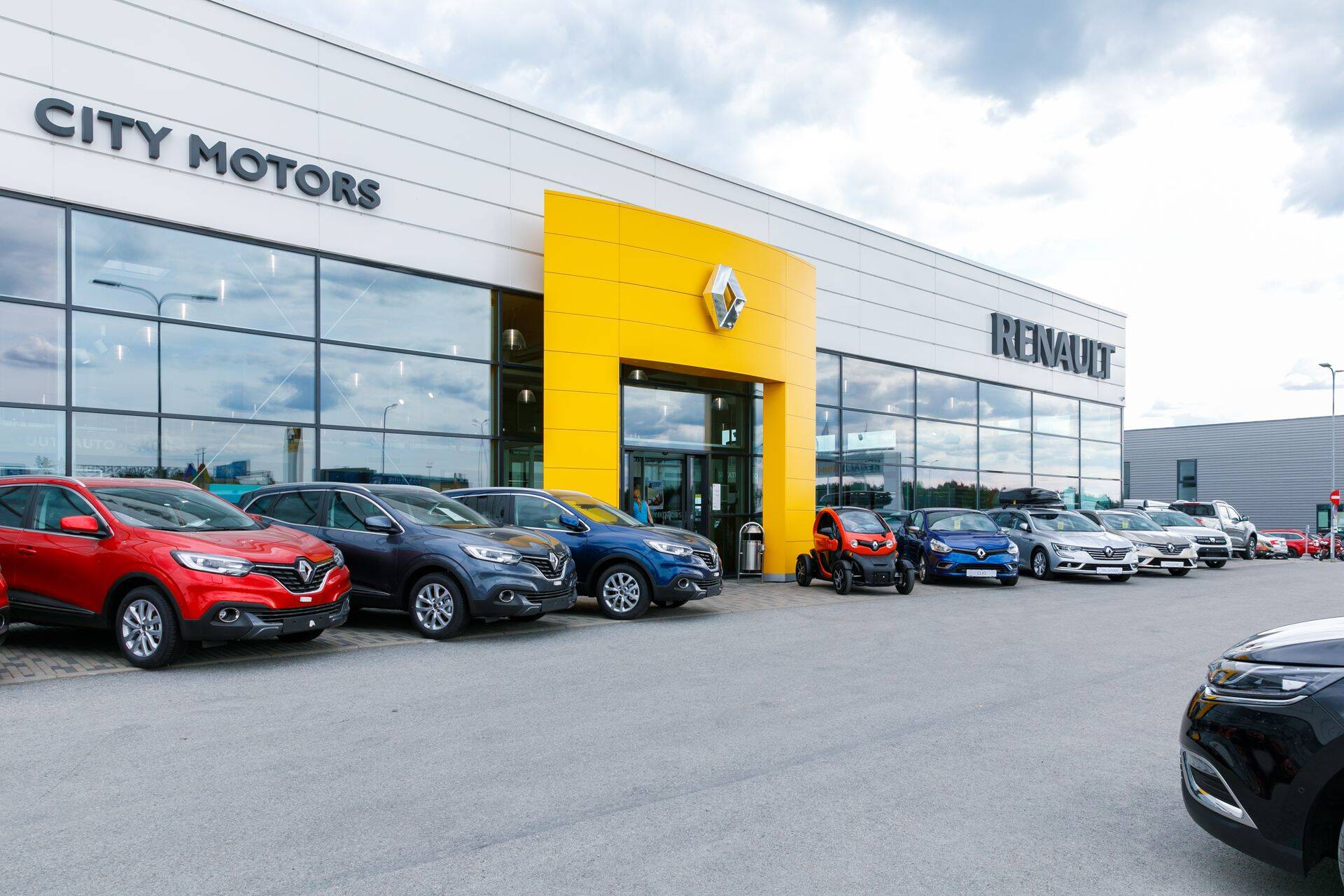 Марка Renault является безусловным лидером по реэкспорту автомобилей. В прошлом году на первичный учёт в авторегистр Эстонии было поставлено 2763 автомобиля этого бренда, из которых 1265 были экспортированы в другие страны.