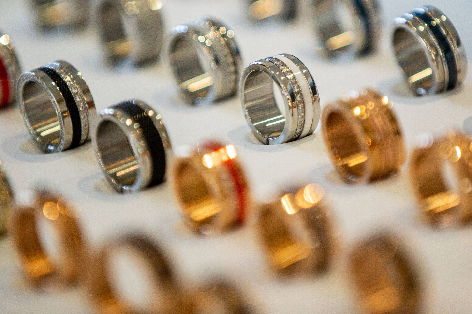 Ieguldījumi zeltā un dārglietās - populāri politisko un ekonomisko satricinājumu laikā