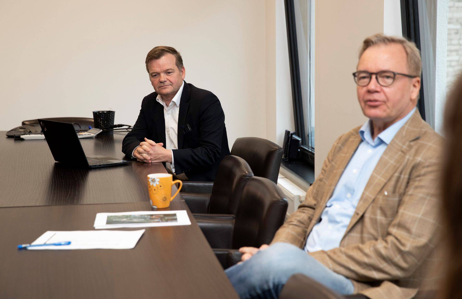 Pildil paremal Trigon Property Developmenti üks suuromanikest ja nõukogu liige Joakim Helenius.