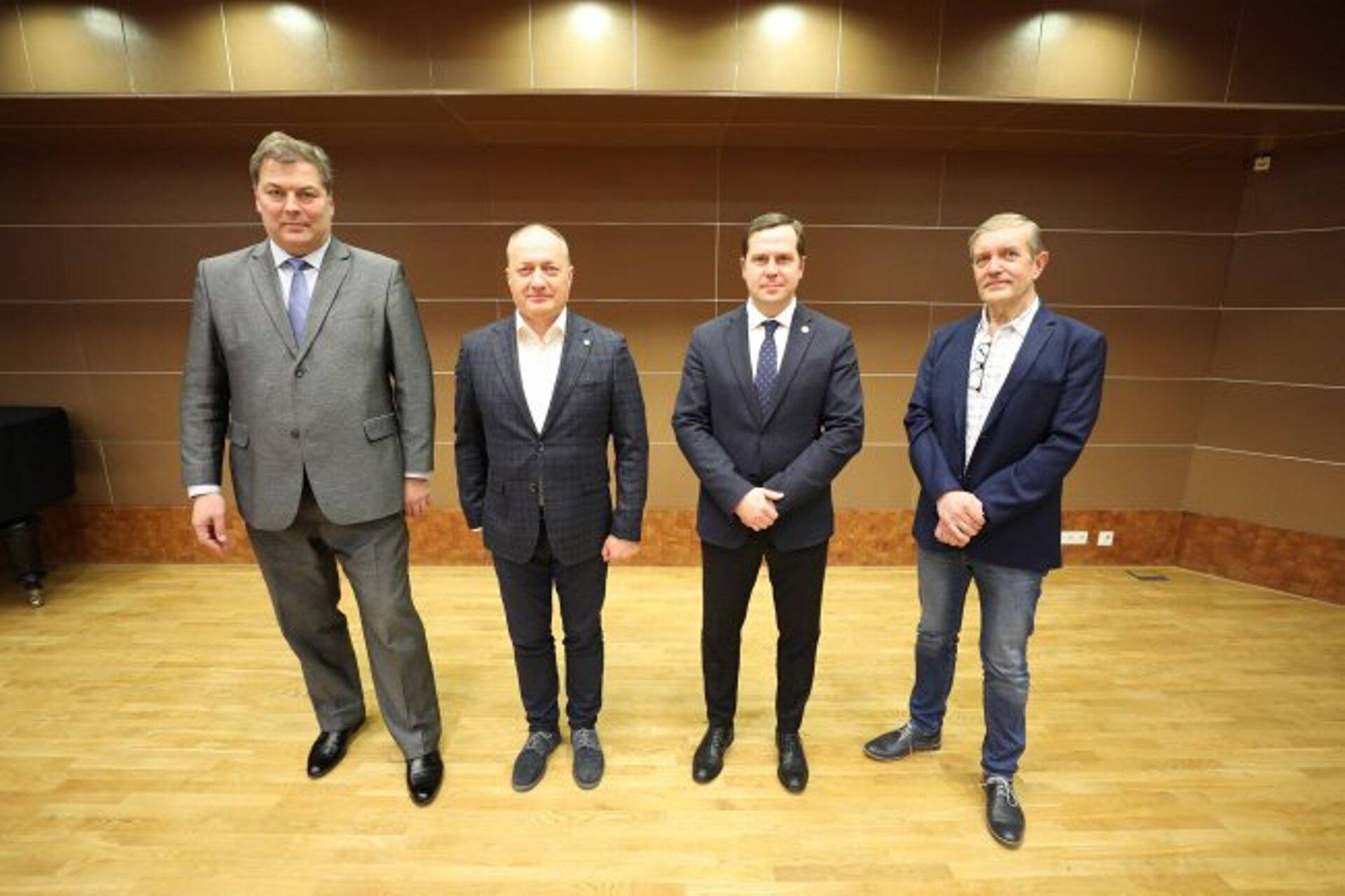 Pildil vasakult: Aret Vooremäe, Toomas Tiirats, Marek Metslaid ja Jüri Lehtsaar.