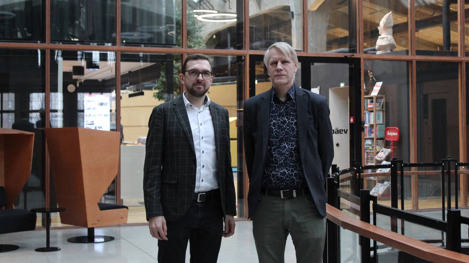 Kliimaministeeriumi elurikkuse ja ringmajanduse asekantsler Ivo Jaanisoo ja Eesti Keskkonnateenuste arendusjuht Kalle Grents.