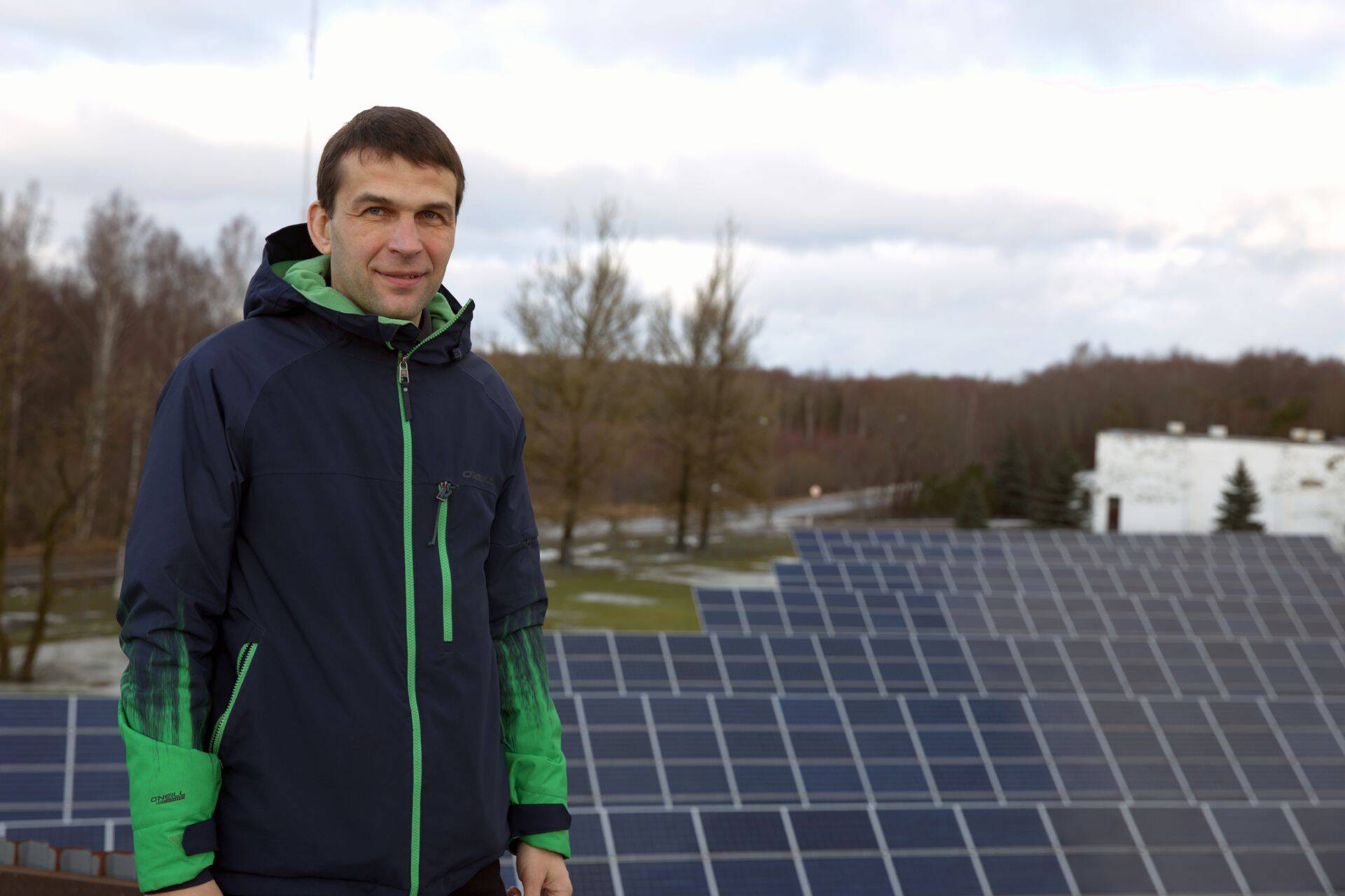 Saaremaa Lihatööstus OÜ finantsjuht Marek Raud ütleb, et lihatööstus saab keskmiselt 6,3% tööstuses kasutatavast elektrienergiast päikeselt.