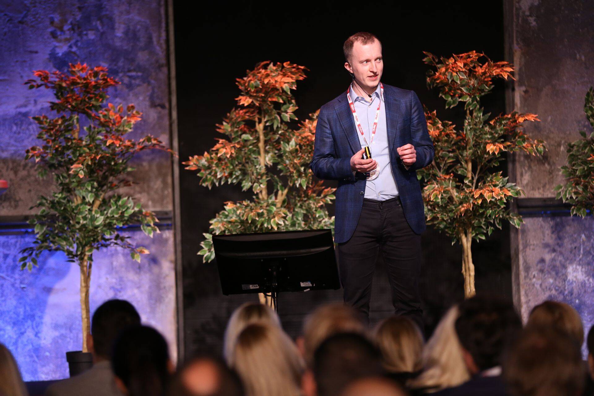 Erply juht Kristjan Hiiemaa Gaselli kongressil esinemas.