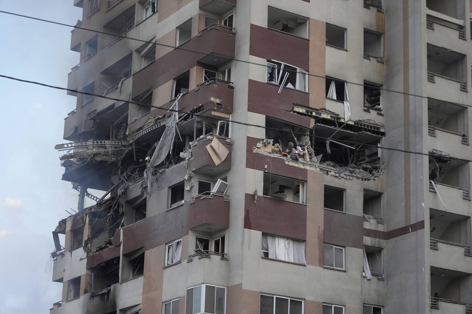 Iisraeli lennukid pommitasid tsiviilobjekte Teheranis.