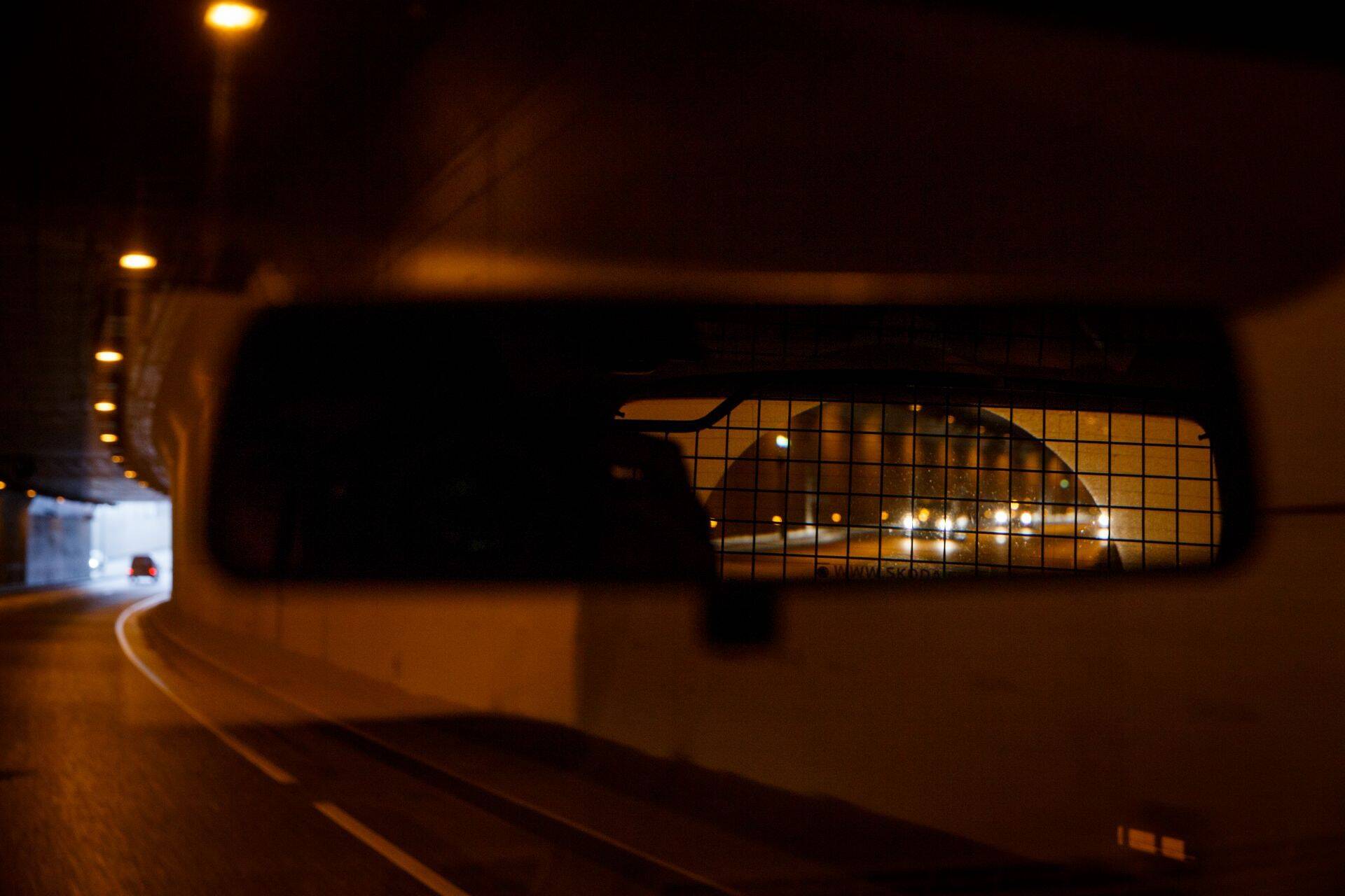 Kaubiku vahesein tahavaatepeeglist.