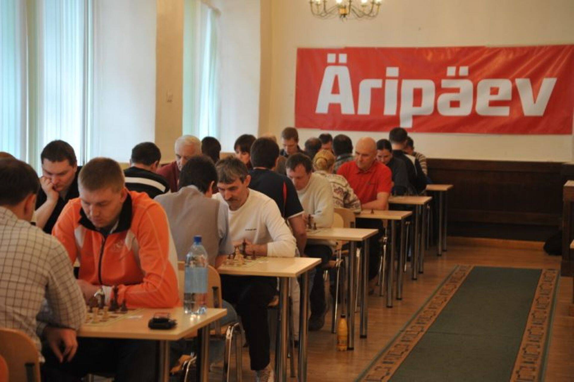 Äripäevas harrastatakse ja toetatakse paljusid spordialasid. Pildil Äripäeva toetatud Eesti Firmaspordi Liidu maleturniir, aga tervist ja sportimisõhinat süstitakse ka oma tiimi, kui vaadata märtsikuu sellekohaseid tulemusi.