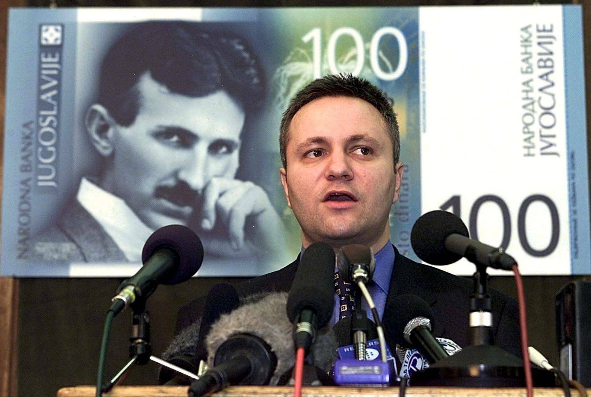 Nikola tesla on kujutatud Serbia 100-dinaarisel rahatähel