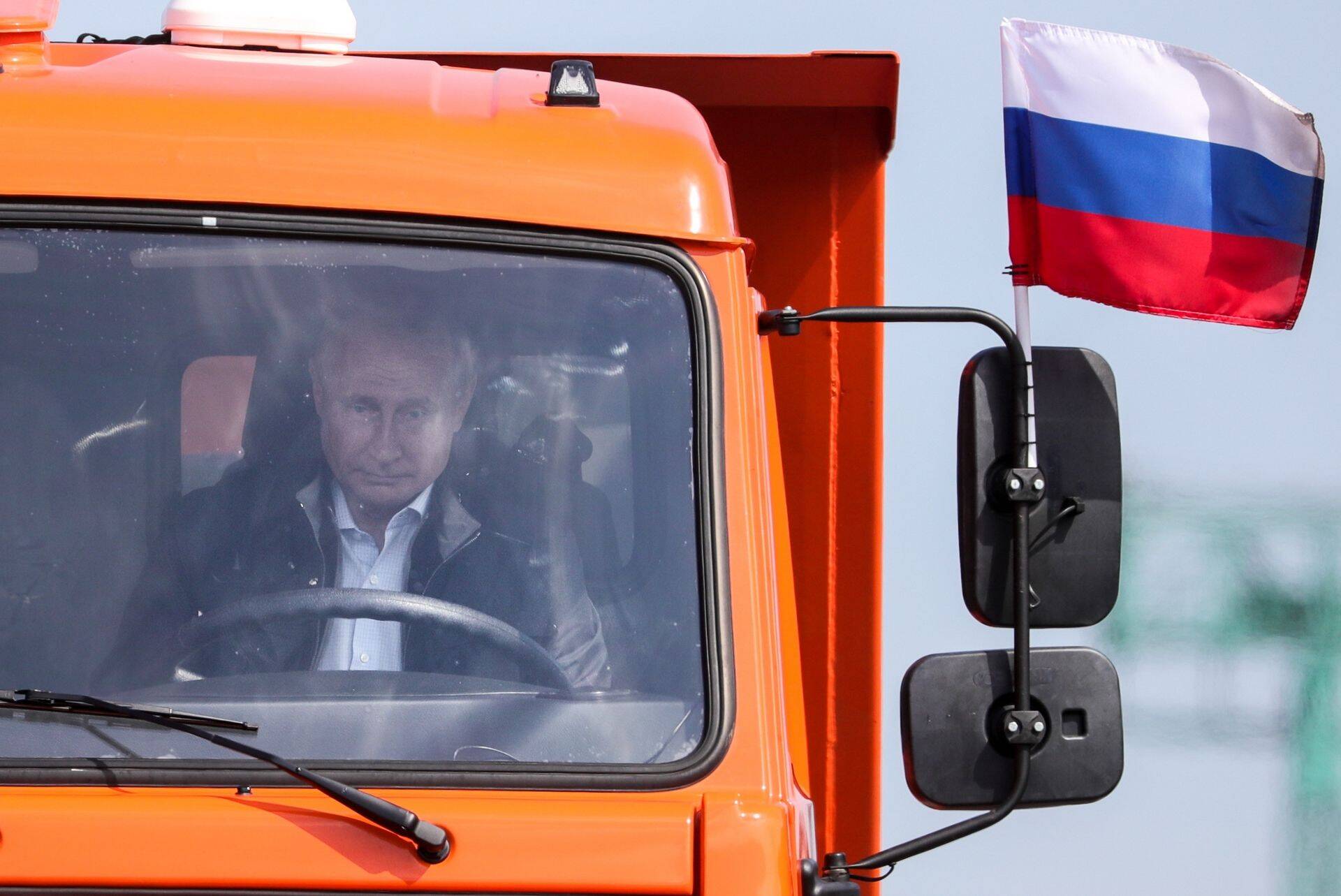 Putin avas Kamazi roolis kertši silla.