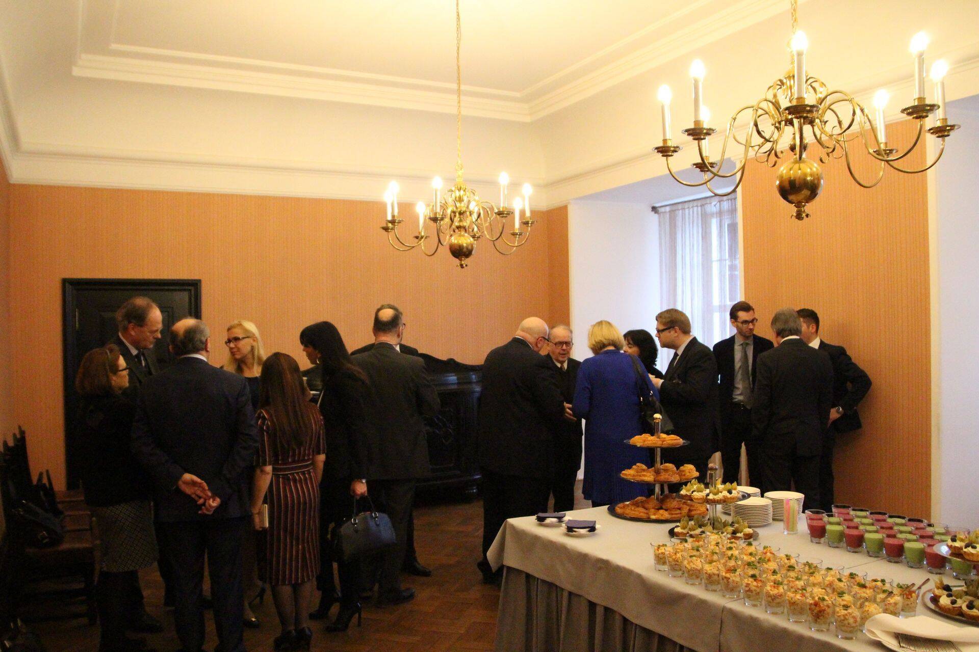 Riigikogu Keskerakonna fraktsiooni esindajad kohtusid Eestis resideeruvate välisdiplomaatidega.