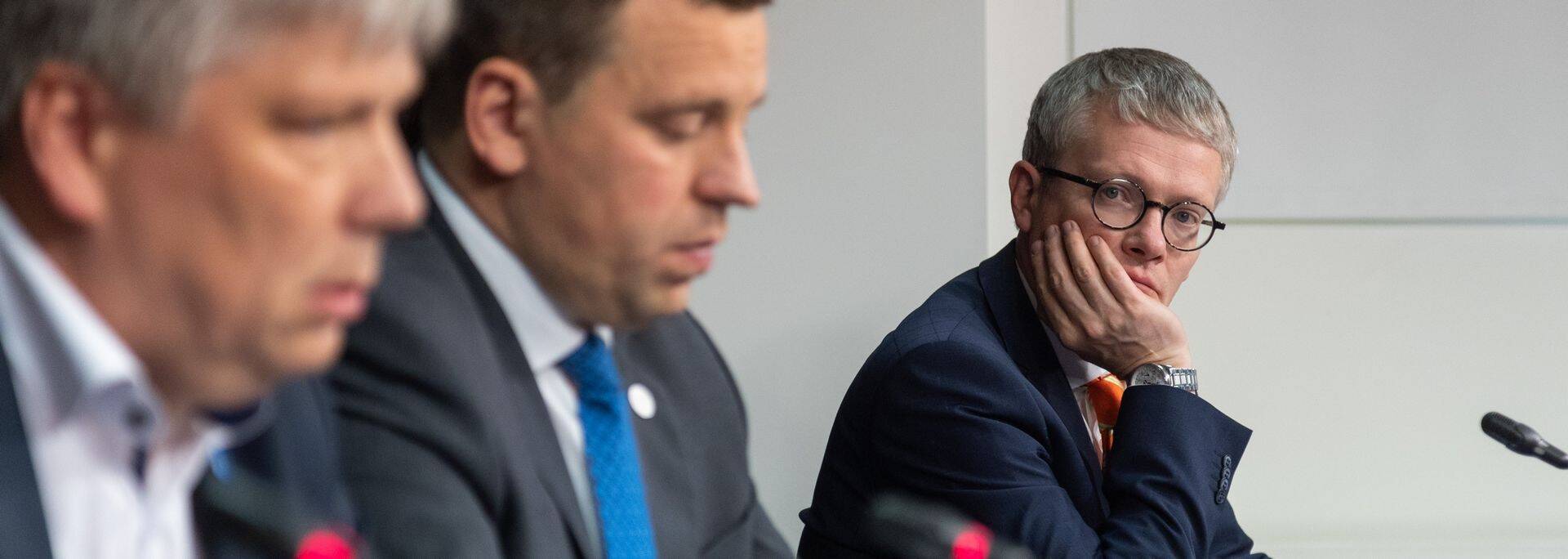 Riigihalduse minister Janek Mäggi (paremal)