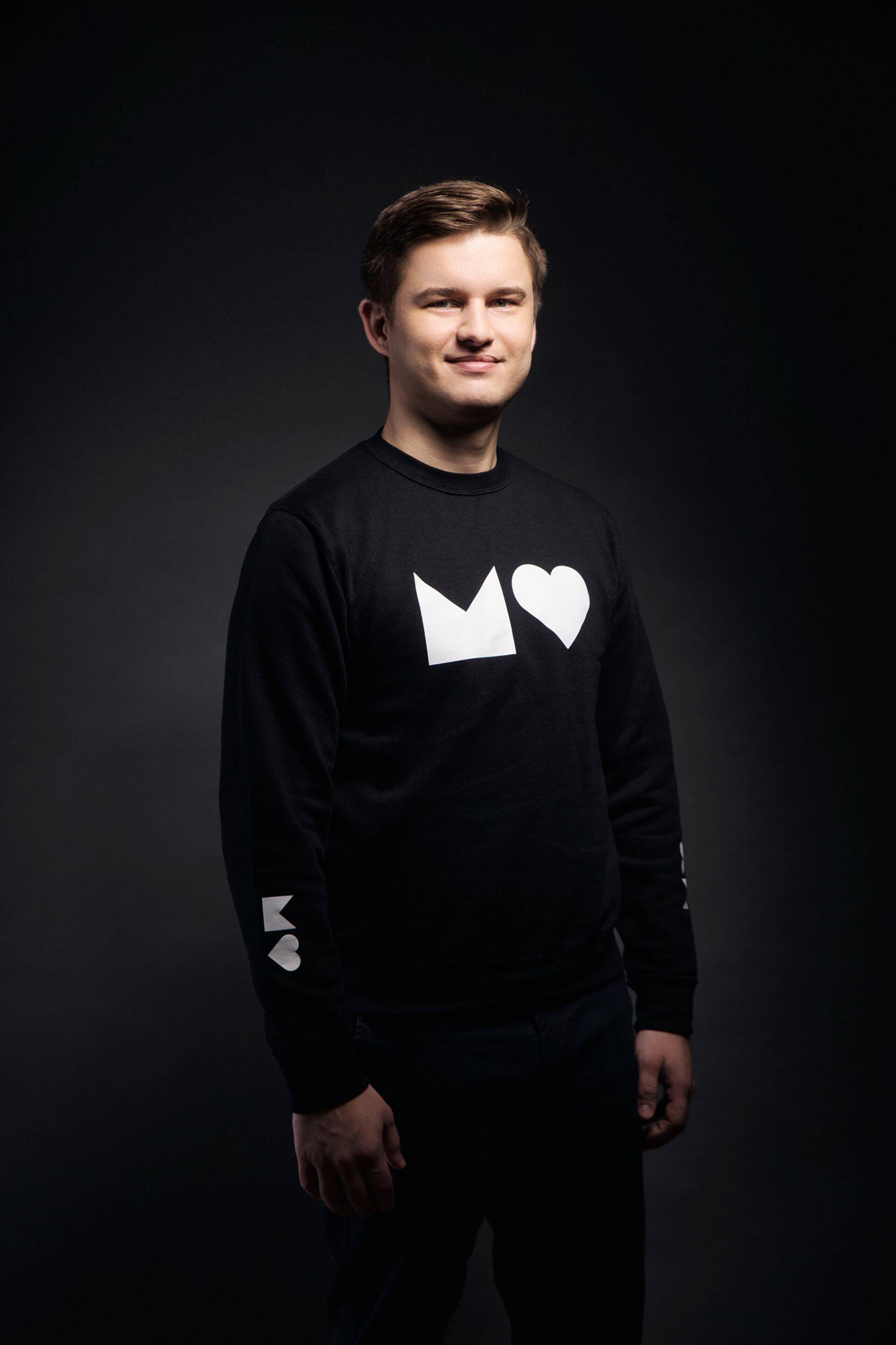 Seni MyHits programmi vedanud Ott-Sander Palm paneb ameti maha ja annab teatepulga üle Marit Leksteinile.