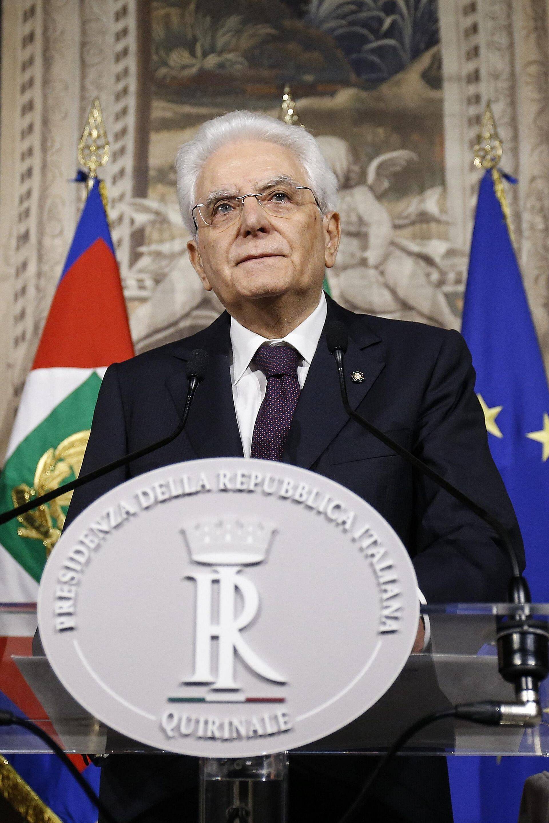Mattarella ei kiitnud pühapäeval heaks Itaalia uue koalitsiooni rahandusministrit ning tegi valitsuse loomise ettepaneku tehnokraadist peaministrile.