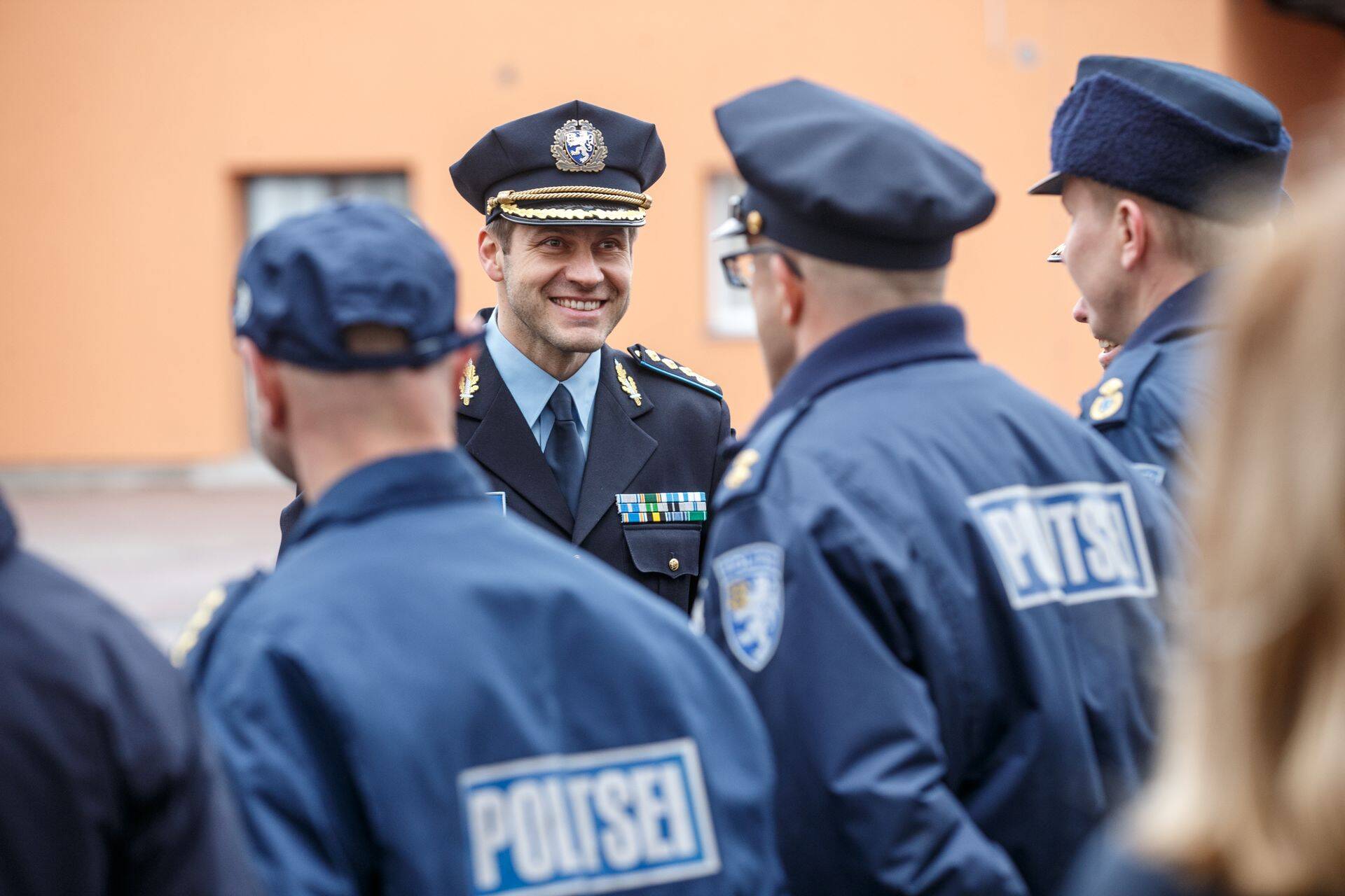 Politsei- ja Piirivalveamet. Keskel ameti peadirektor Elmar Vaher