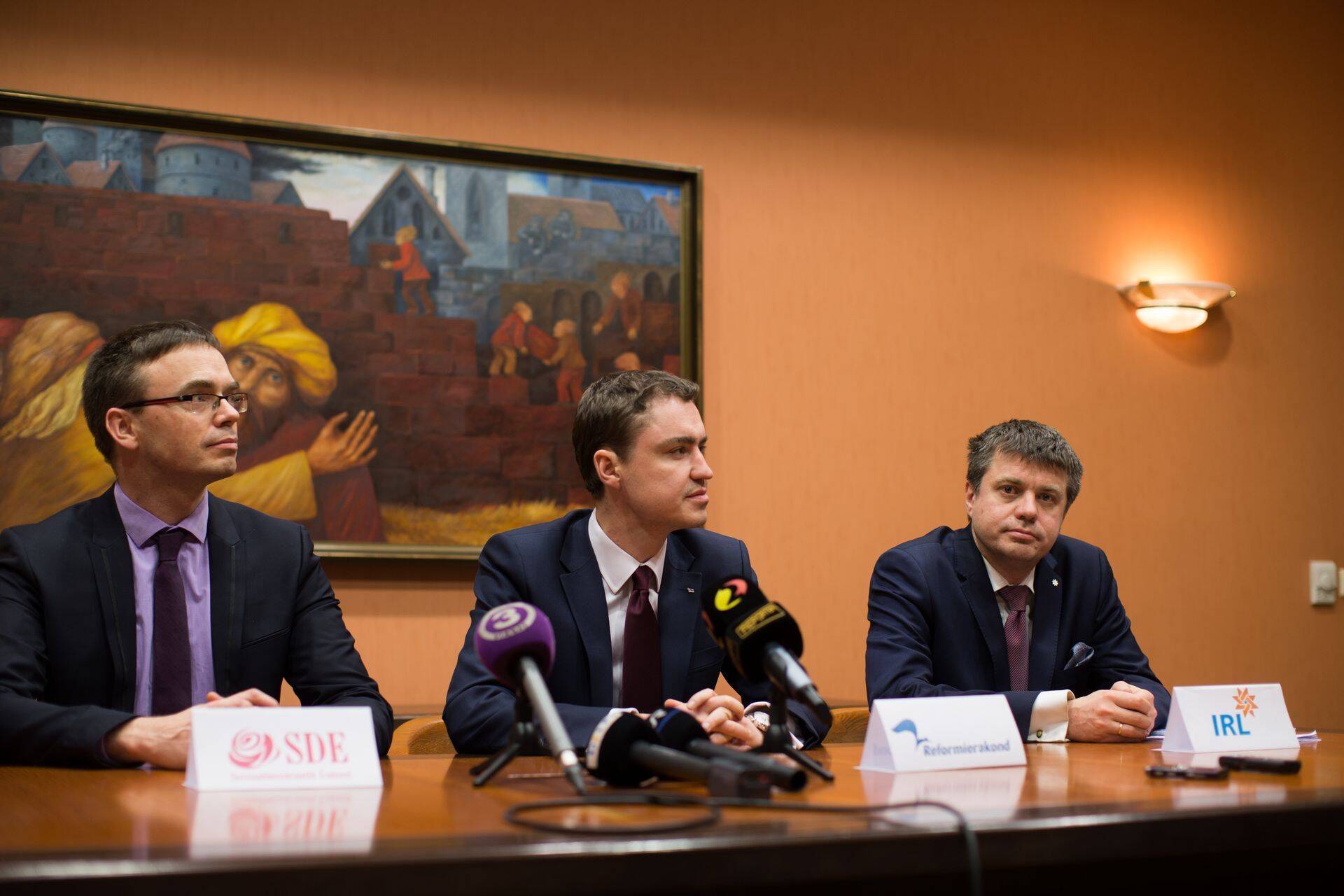 Коалиционные переговоры продолжат три партии