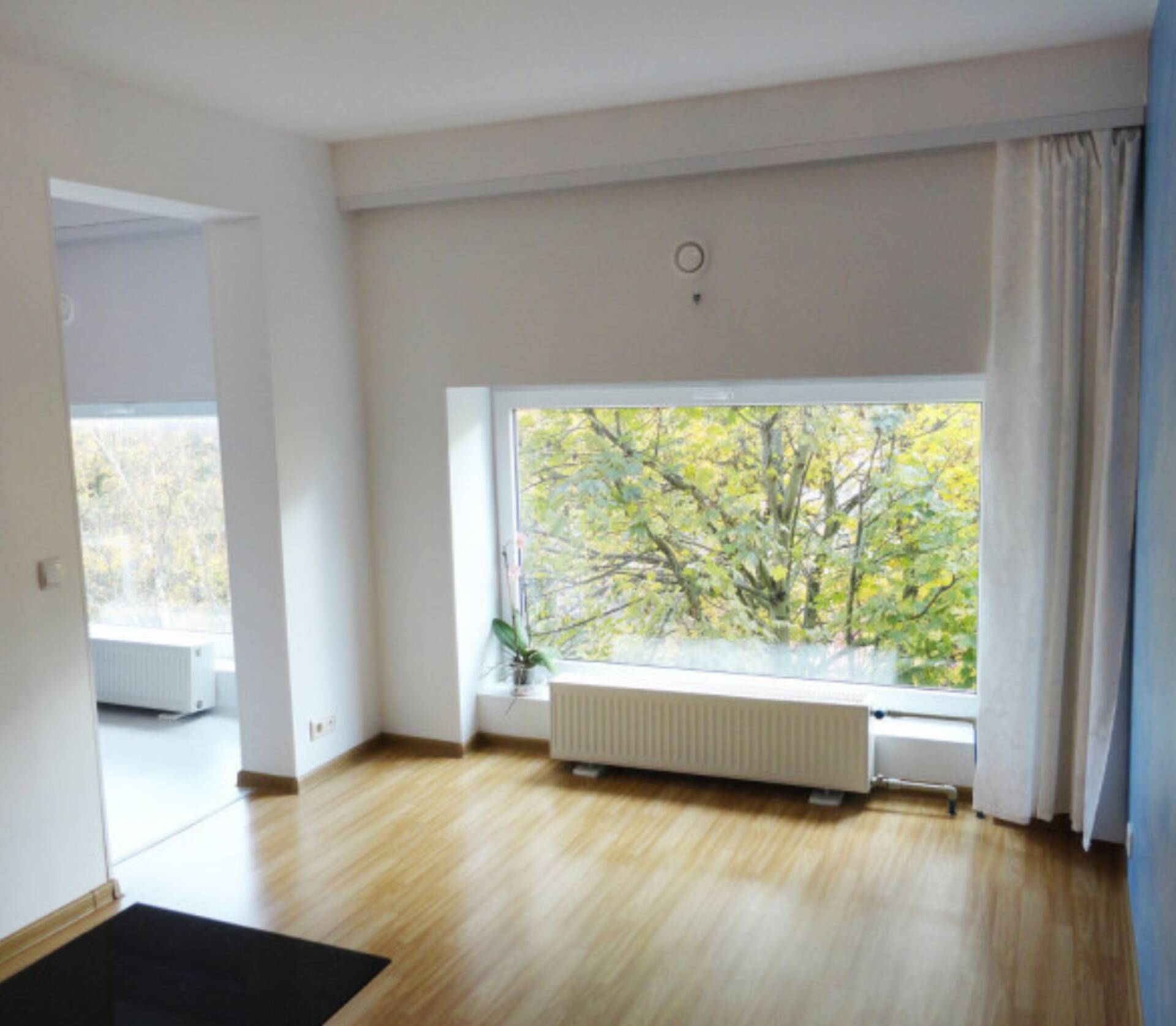 Vaade akendele Kopli 81 müügikuulutuses