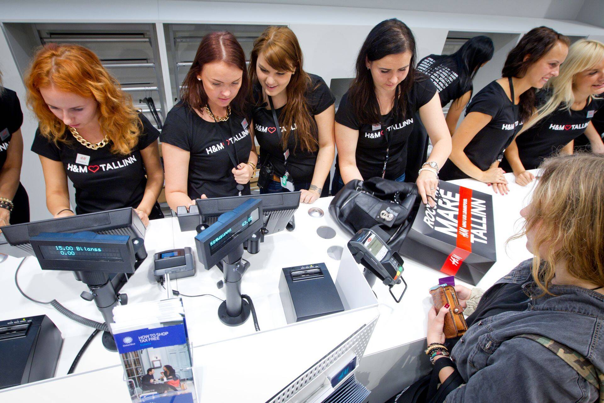 H&M kaublus Tallinnas Rocca al Mare keskuses.