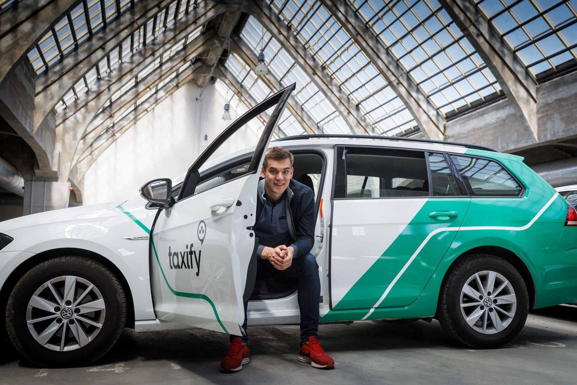 Taxify juht Markus Villig usub, et tulevikus sõidetakse läbi sõidujagamisteenuste isesõitvate autodega.