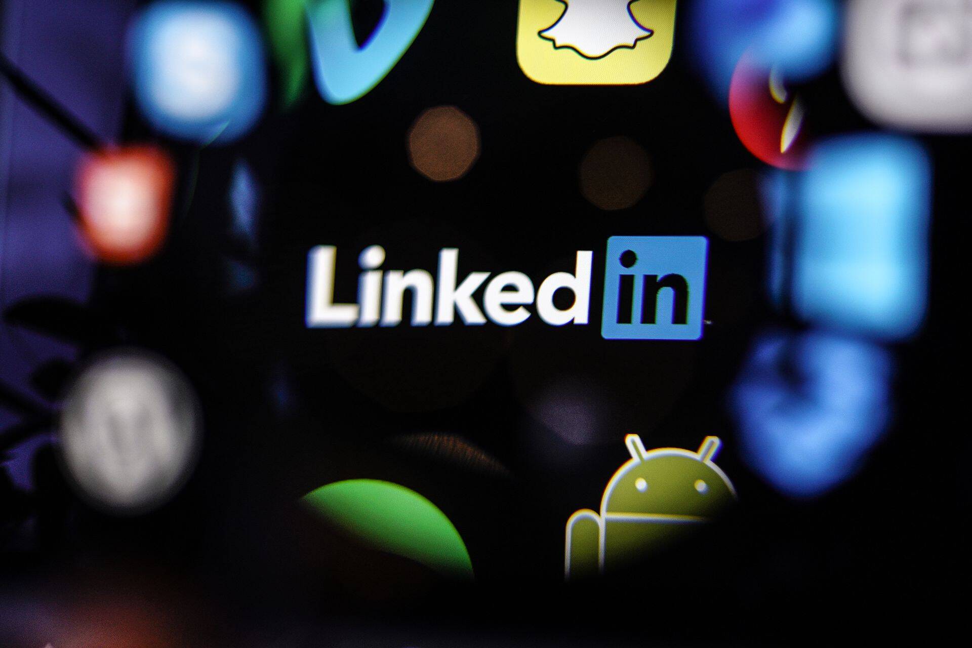 LinkedIn on peamiselt tööalaseks suhtluseks, kandideerimiseks ning kandidaatide otsimiseks kujunenud sotsiaalvõrgustik.