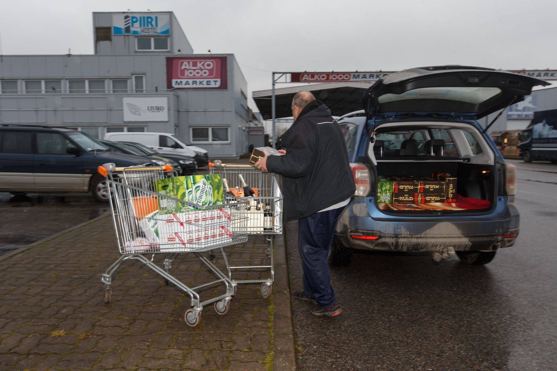 Valkas asuv alkoholipood Alko 1000.