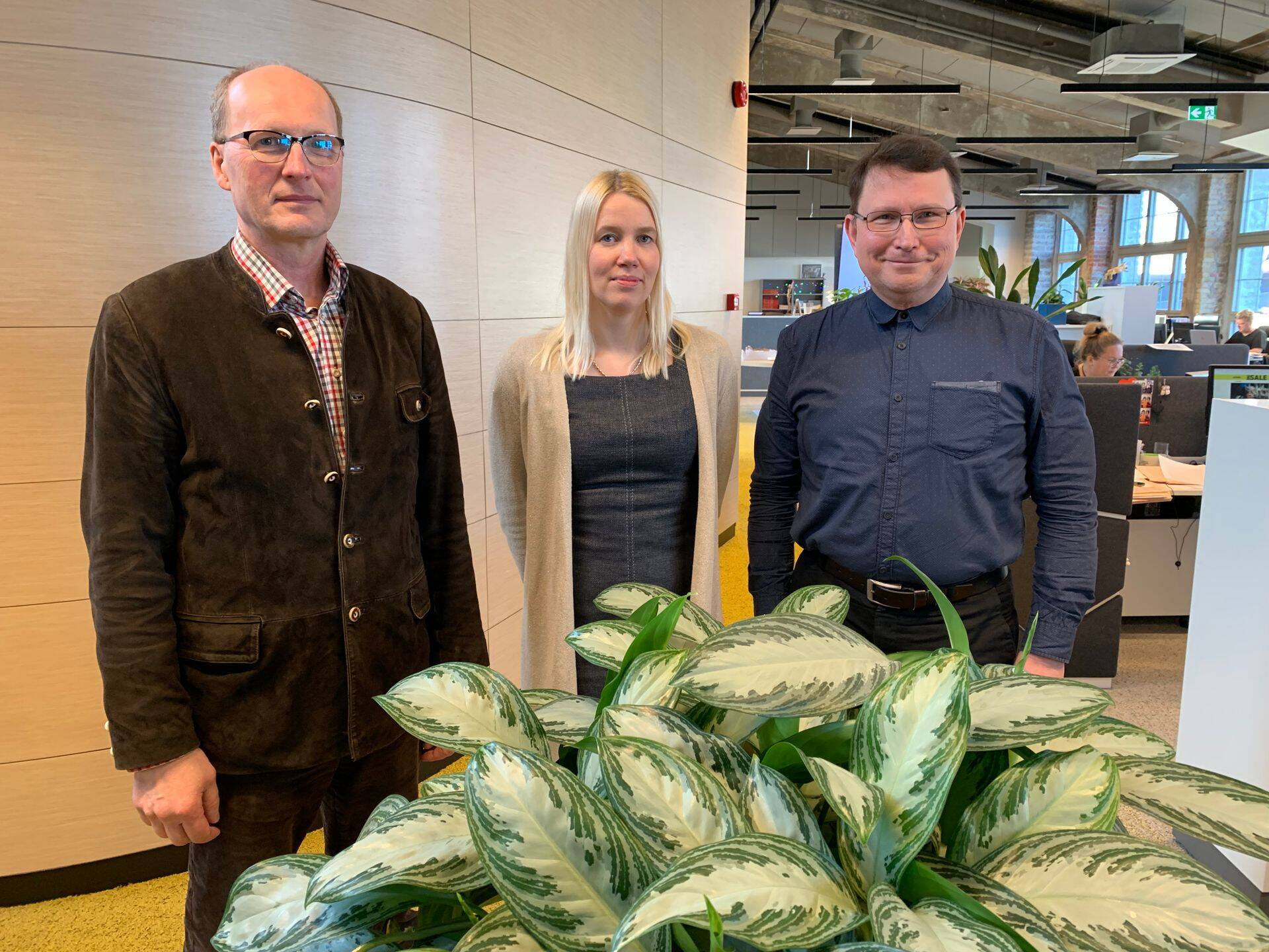 Saates "Kasvupinnas" olid külas Maaelu Edendamise SA juhatuse esimees Raul Rosenberg ja Swedbank Eesti põllumajandussektori juht Brit Padjus. Saatejuht on Vahur Tõnissoo.