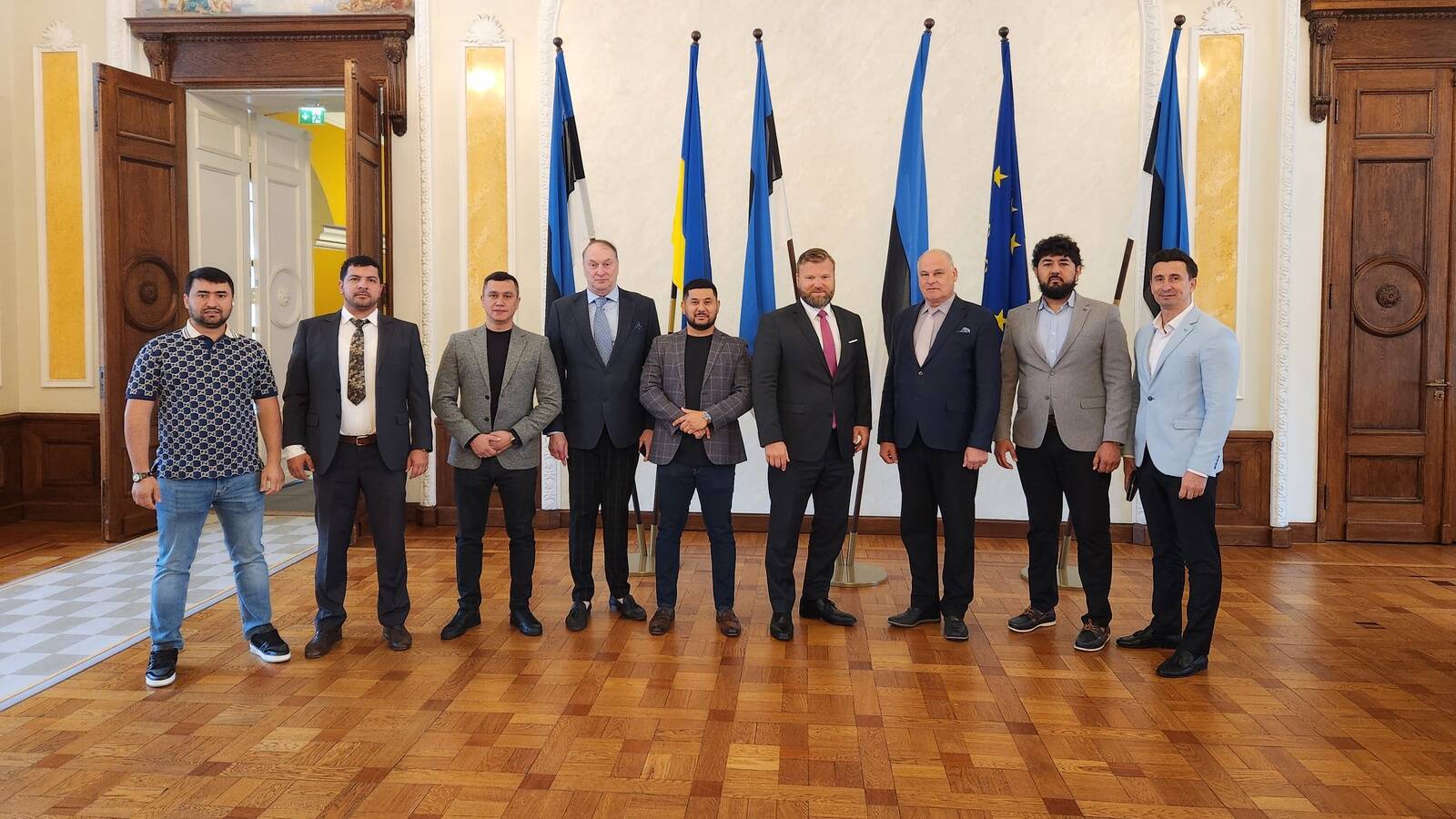 Таджикские предприниматели и политики из Центристской партии, которые организовали их визит в Ида-Вирумаа.