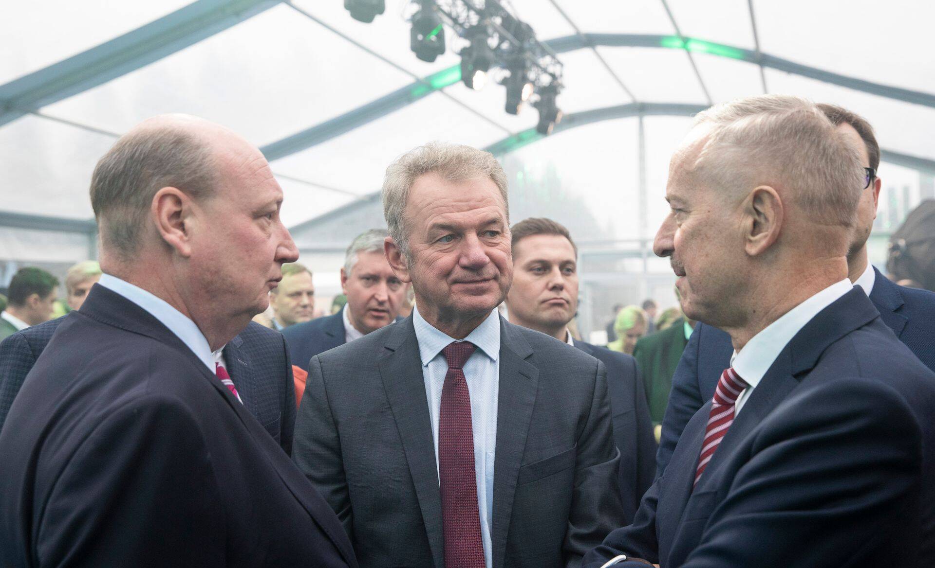 Eesti Raudtee tegevjuht Erik Laidvee (keskel) ütles, et Eesti Raudtee on paika pannud ambitsioonika investeerimiskava aastani 2030.