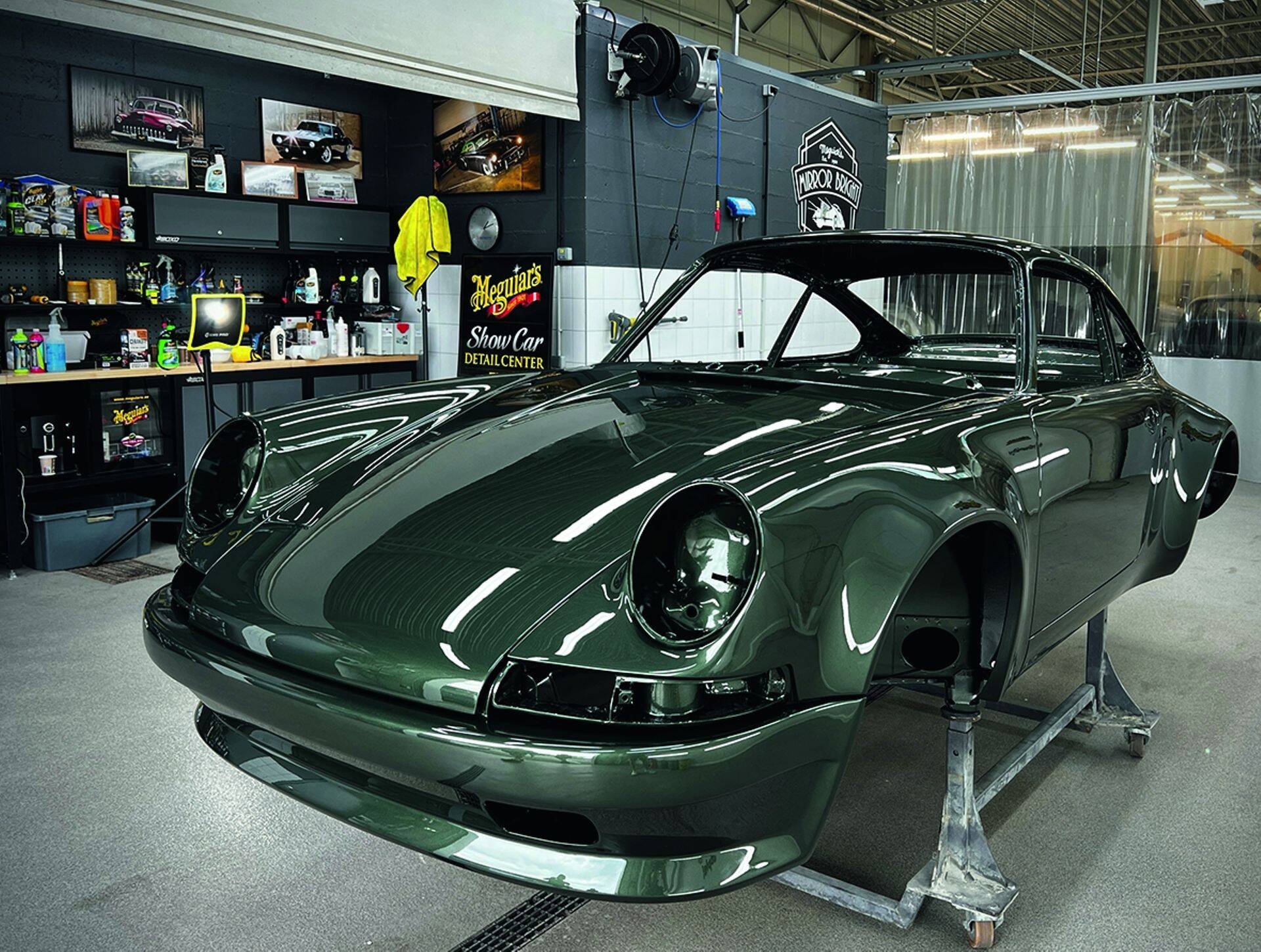 Benefit sõlmis mullu koostööleppe eritellimus-Porschede ehitaja Jan Kalmari ettevõttega Kalmar Automotive, kellele valmistatakse Benefiti töökojas kuni 10 eksklusiivset autokeret aastas.