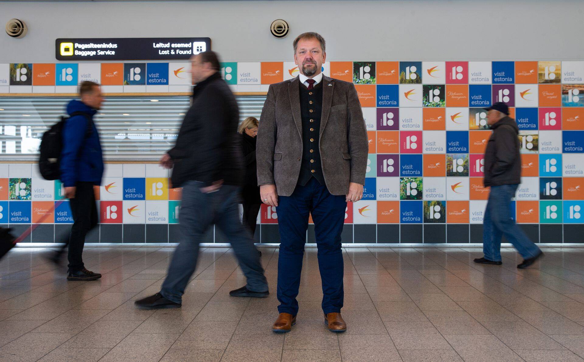 Tallinna Lennujaama juhatuse liikme Einari Bambuse sõnul on lennujaamal reisiterminaliga raskusi, samas taristu mõttes võiks teenindada kaks korda enam lende kui praegu.