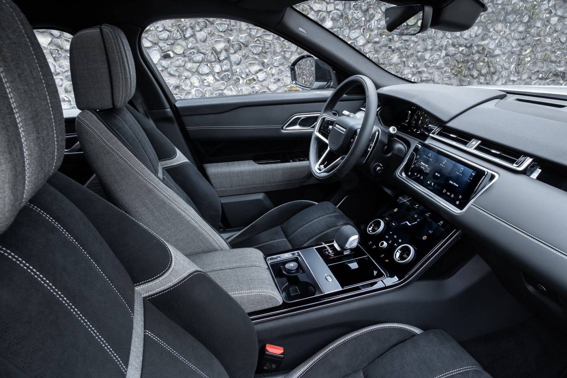 Range Rover Velari salong (tootja foto)