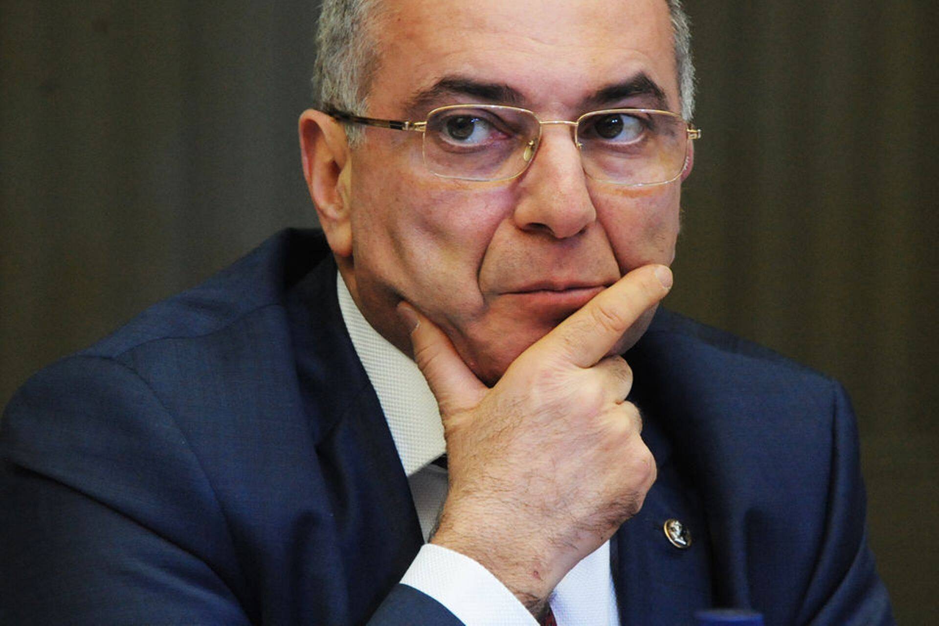 Крупные банки недовольны Президентом Ассоциации Российских Банков Гарегином Тосуняном